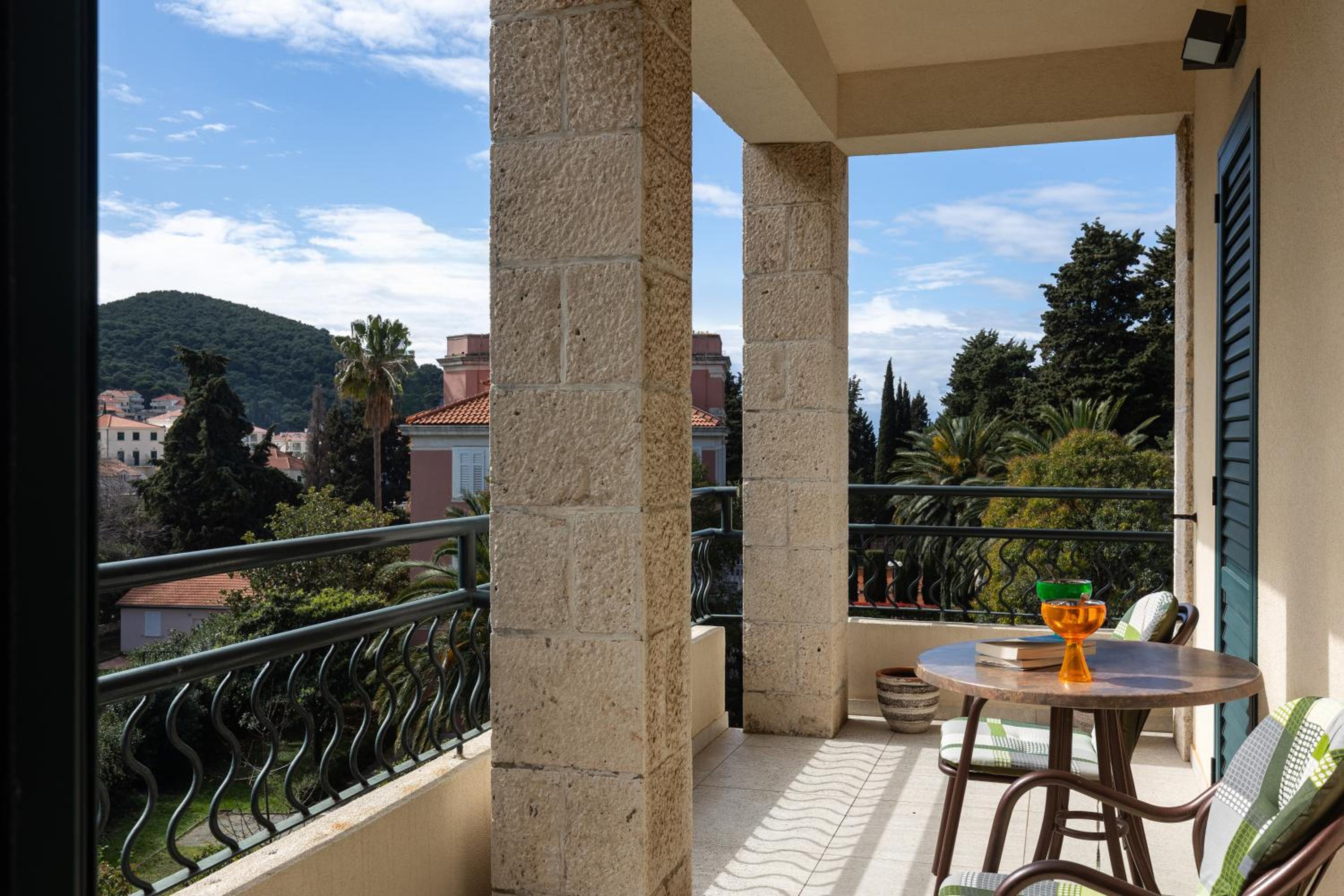 Luxury Sunset Beach Apartments