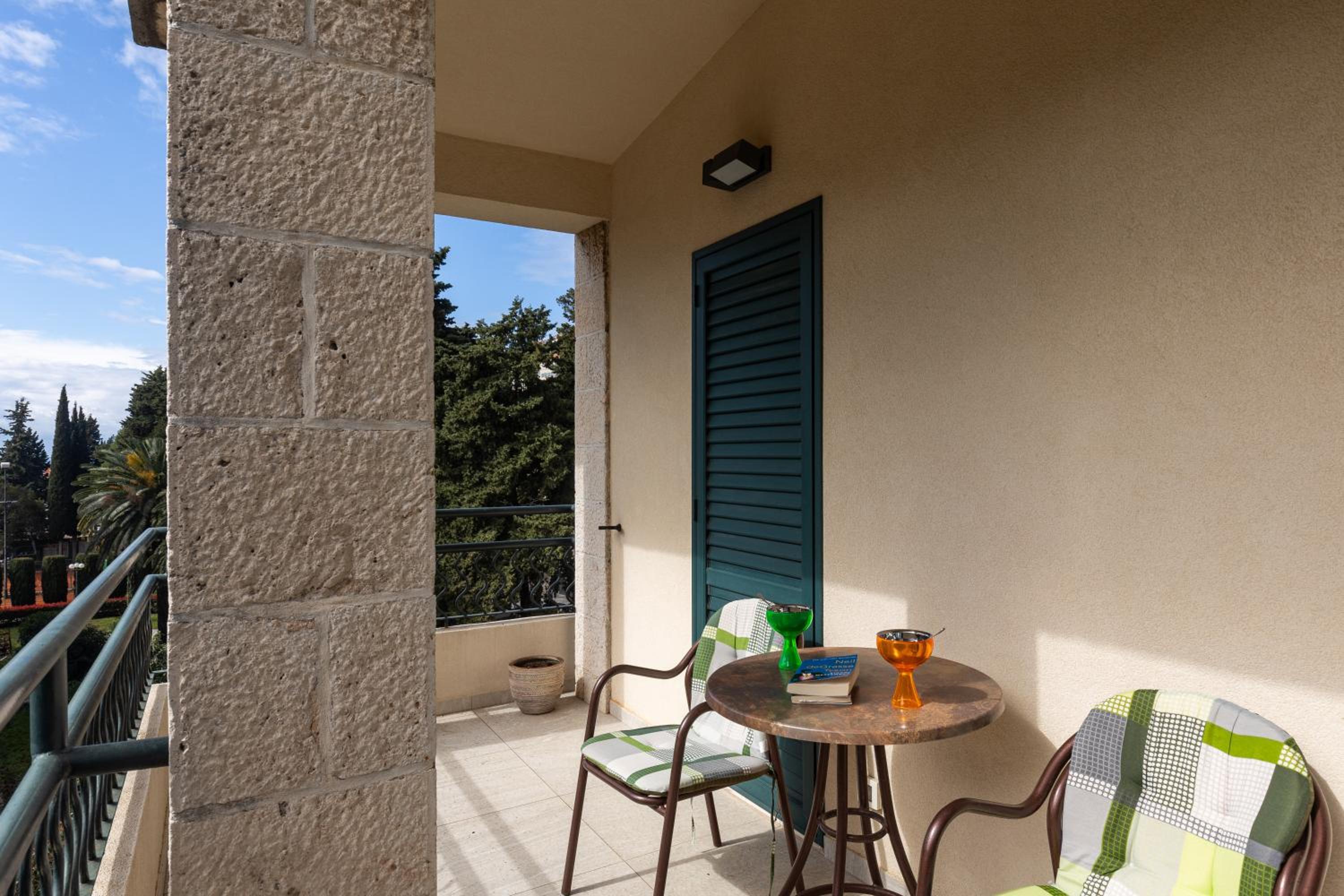 Luxury Sunset Beach Apartments
