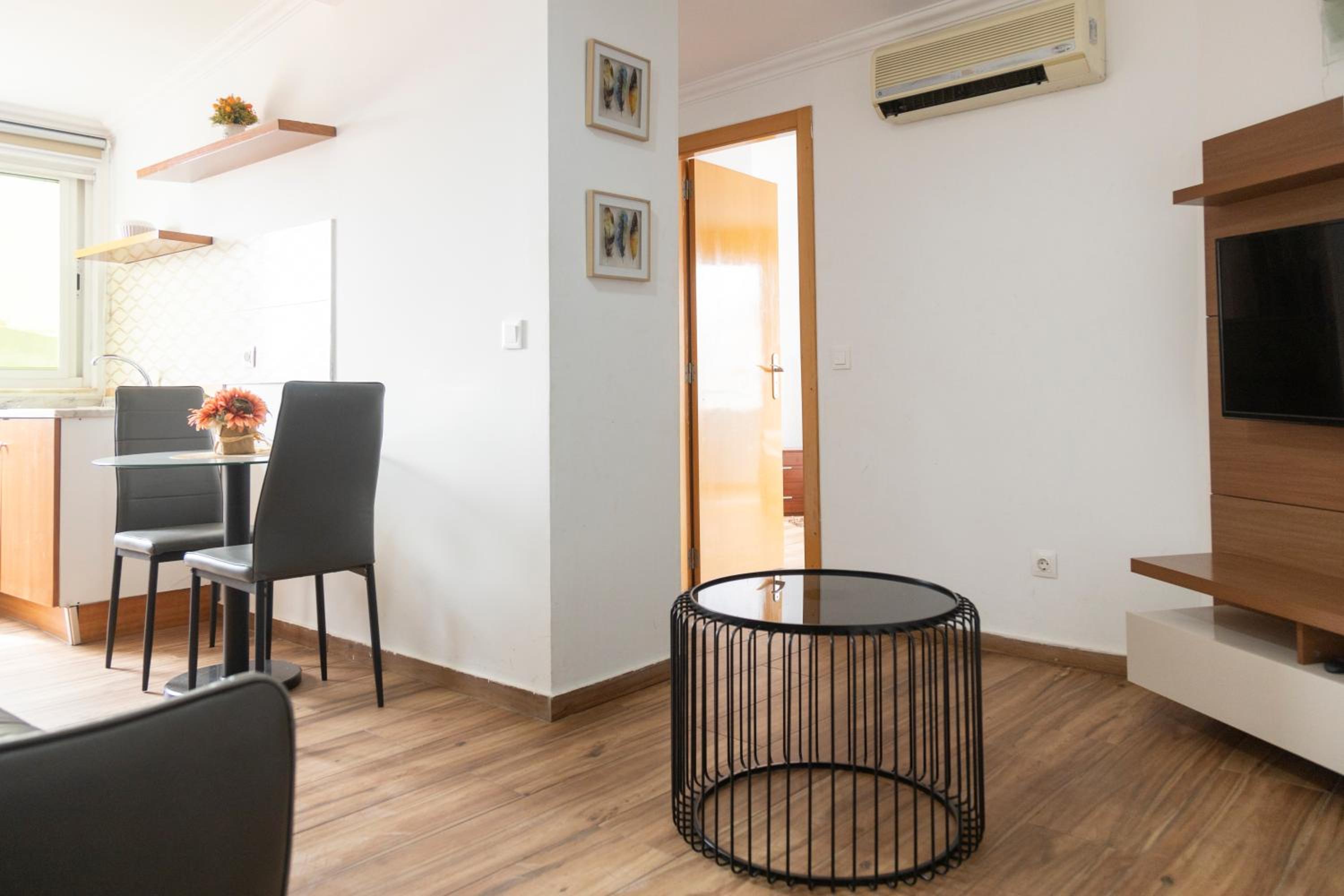 City Center Charm: 1-bdr apt in Palmarejo - LCGR