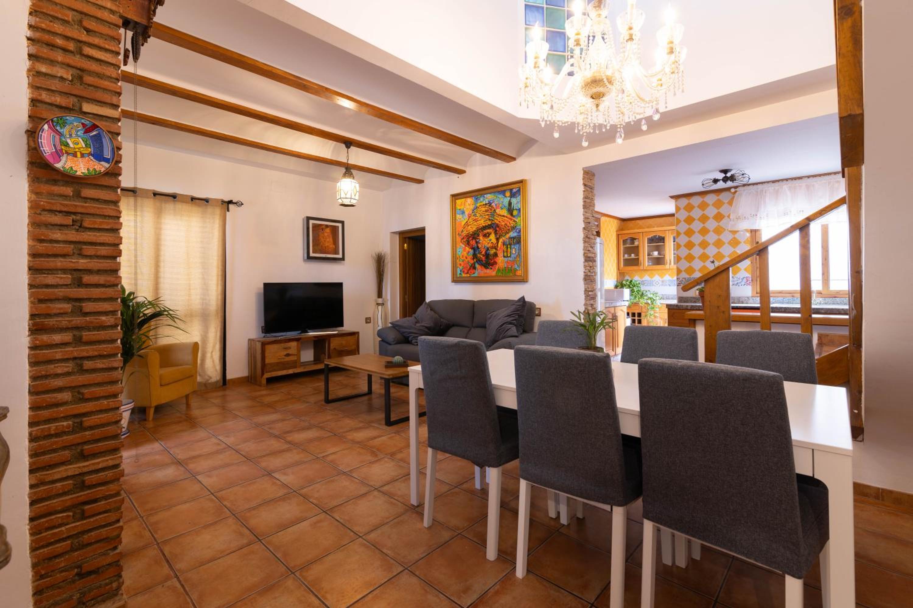 Villa en Valencia, piscina privada y metro 500m