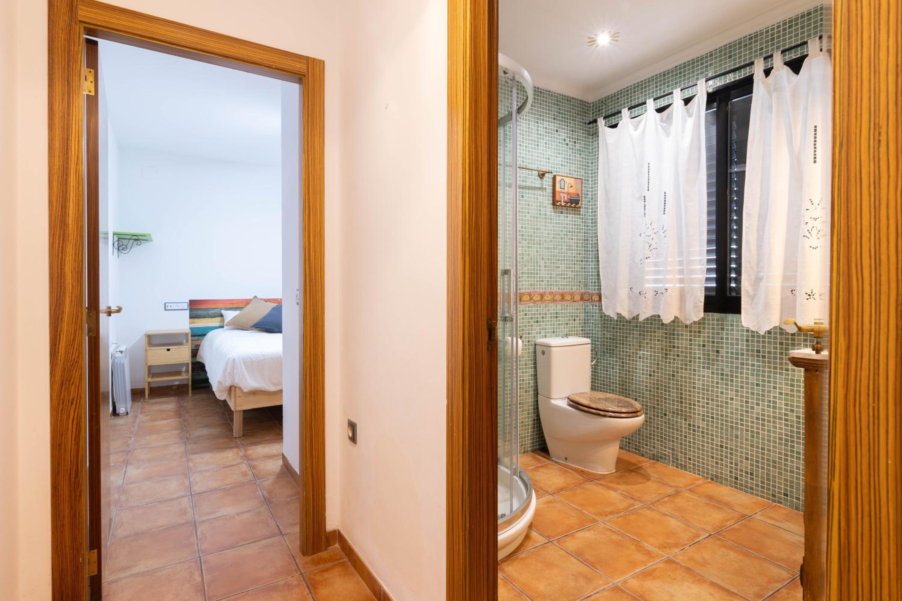 Villa en Valencia, piscina privada y metro 500m