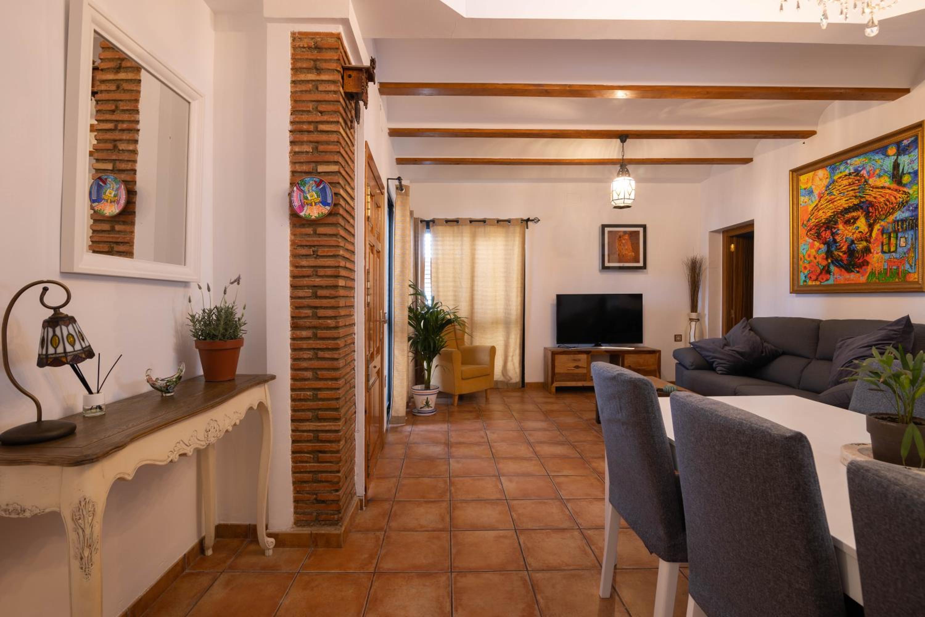 Villa en Valencia, piscina privada y metro 500m