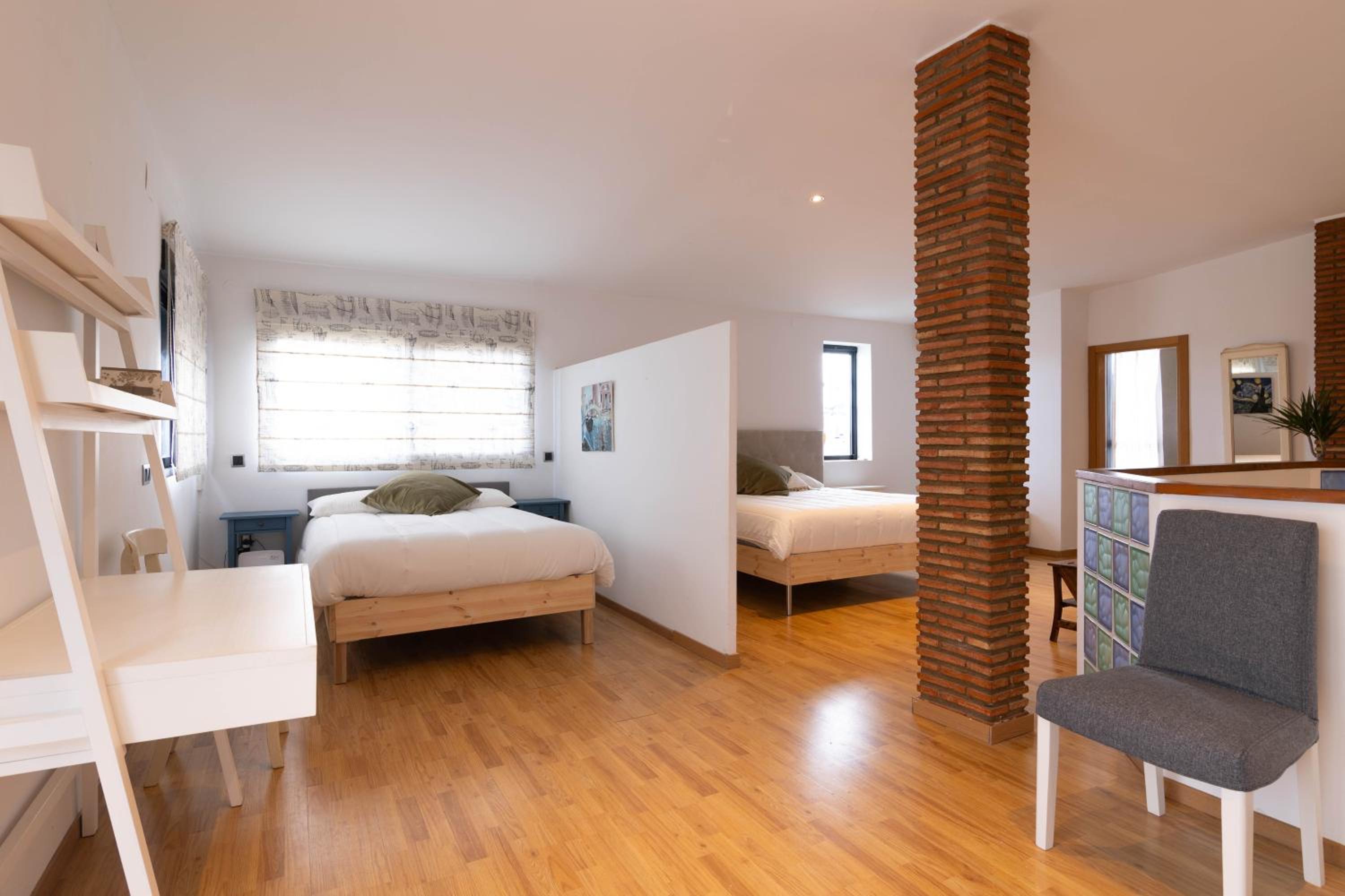 Villa en Valencia, piscina privada y metro 500m