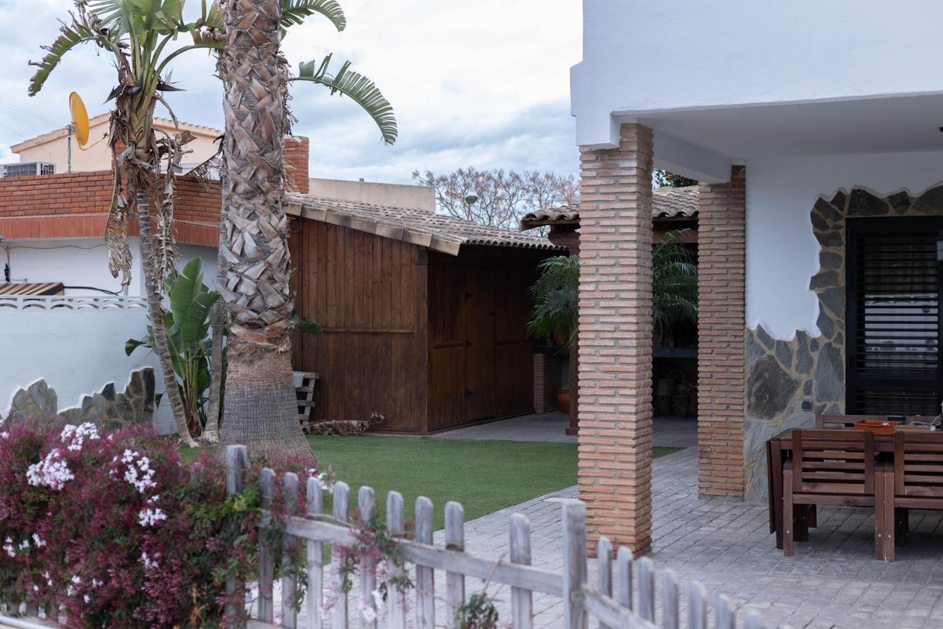 Villa en Valencia, piscina privada y metro 500m