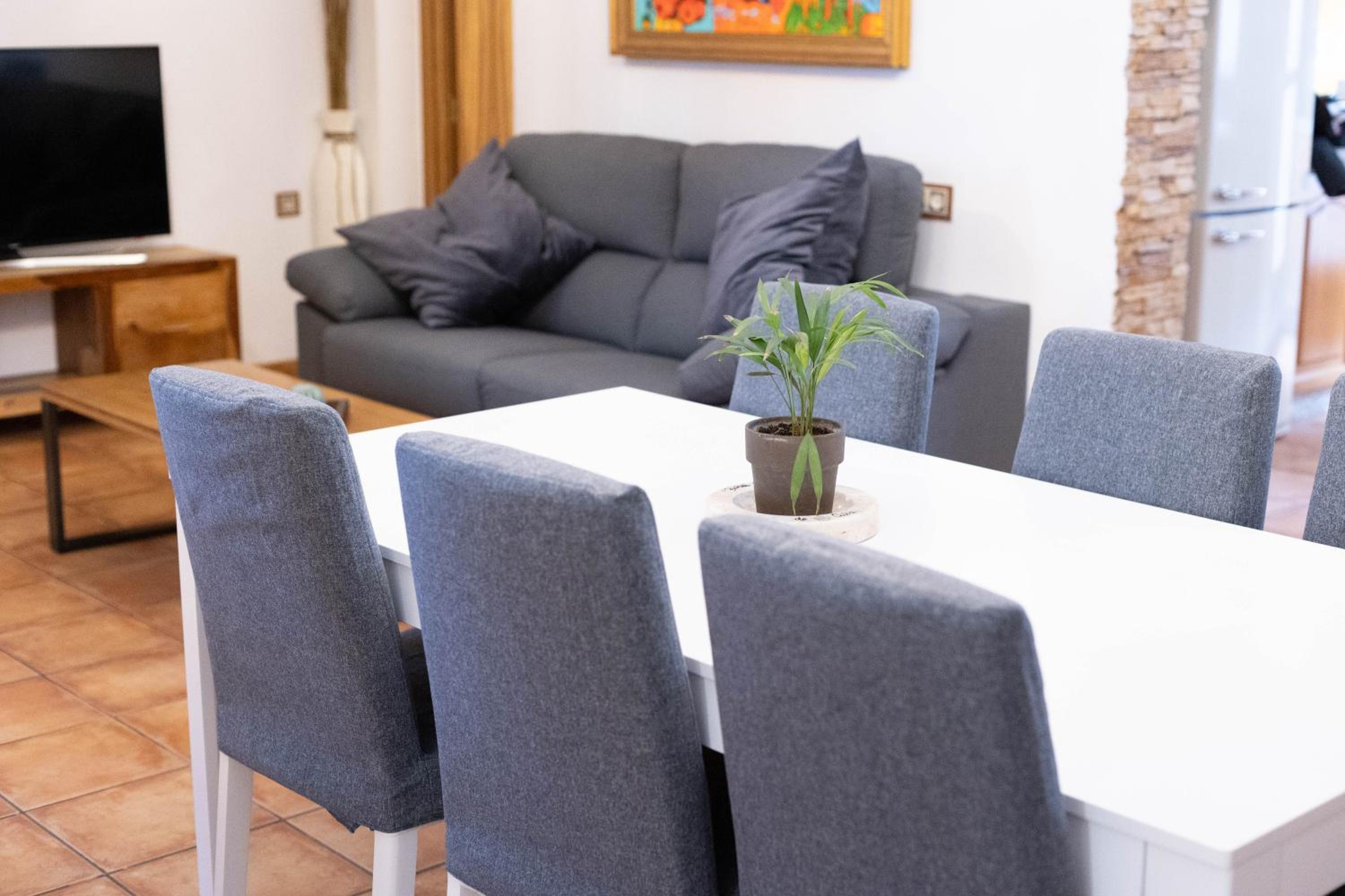 Villa en Valencia, piscina privada y metro 500m