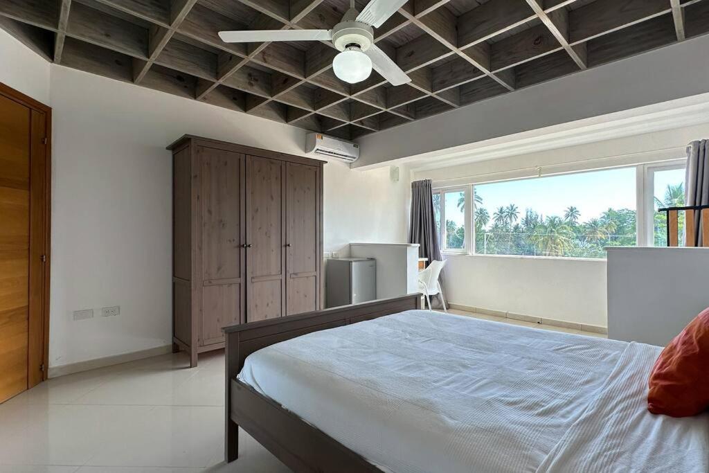 La Fenice Beachfront 3 Bedroom With Parking