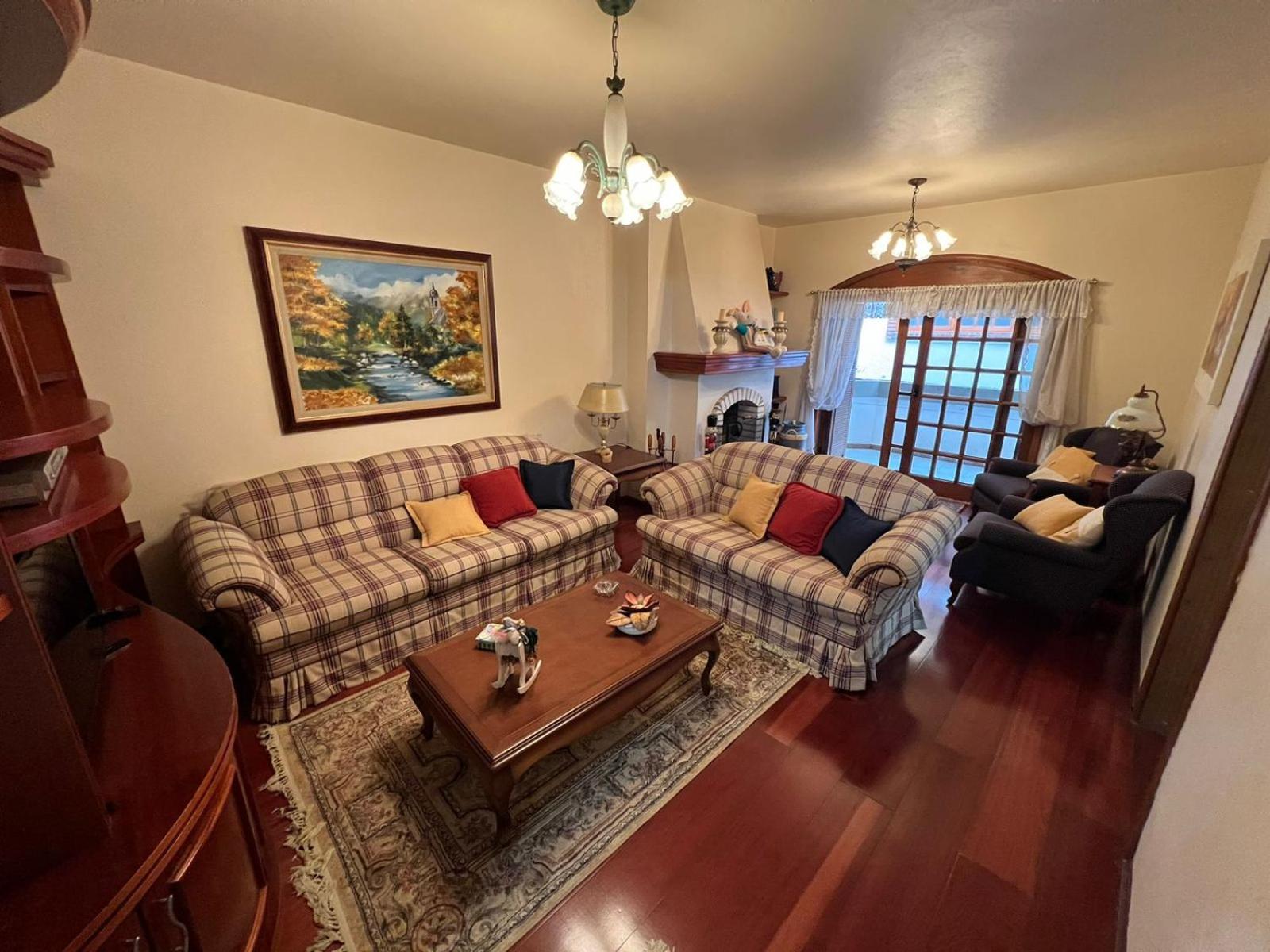 Apartamento 4 dormitórios no coração de Gramado