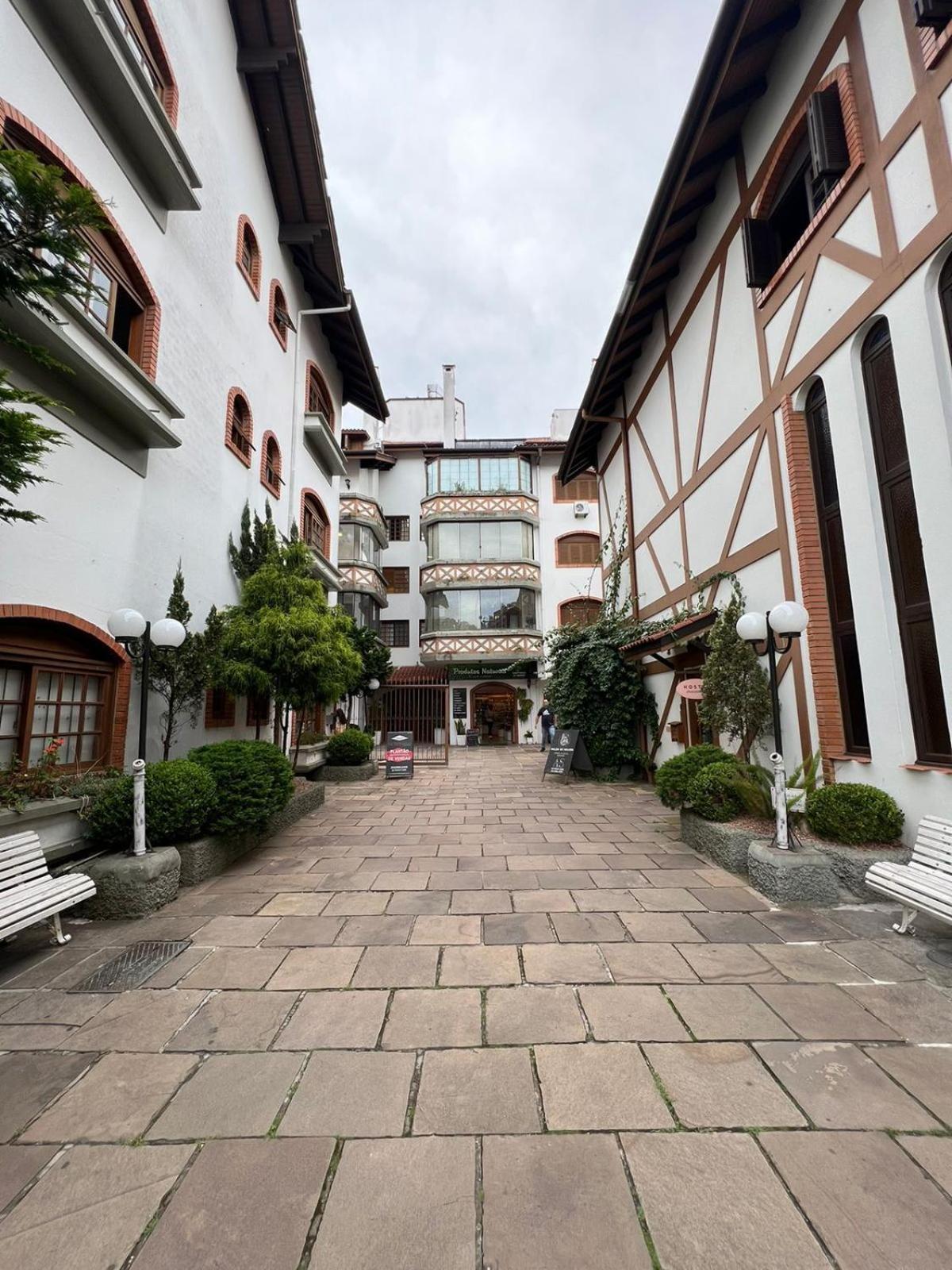 Apartamento 4 dormitórios no coração de Gramado