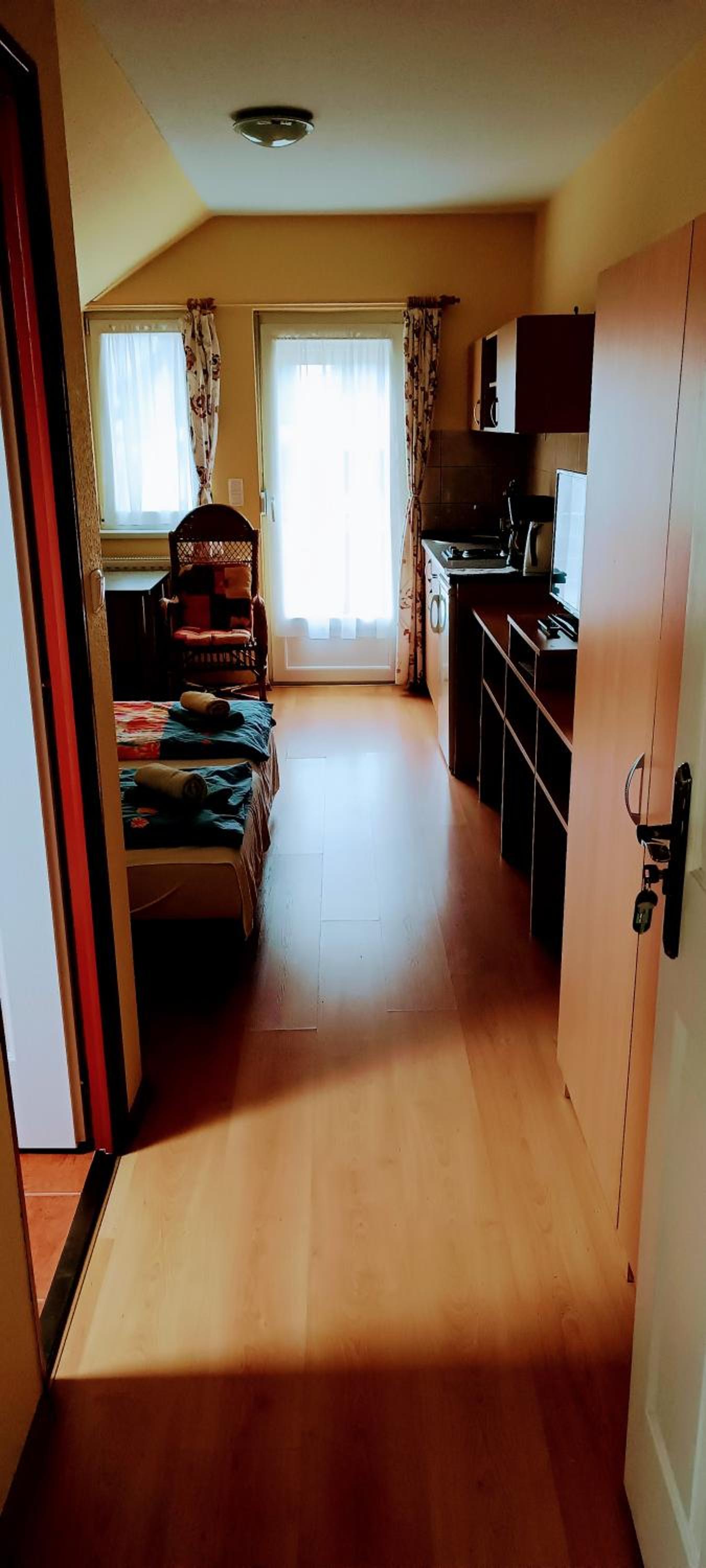 Photo 33