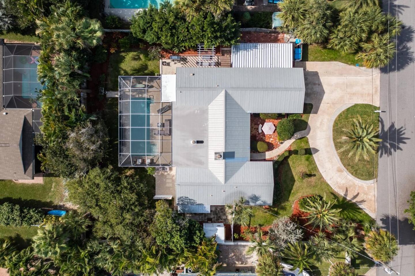 Surfs Up - retreat at the beach with heated pool