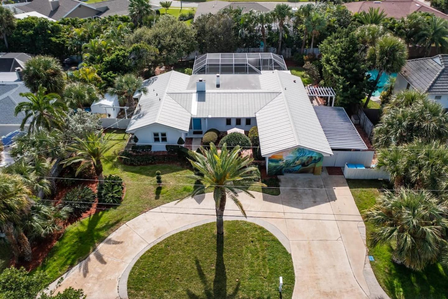 Surfs Up - retreat at the beach with heated pool