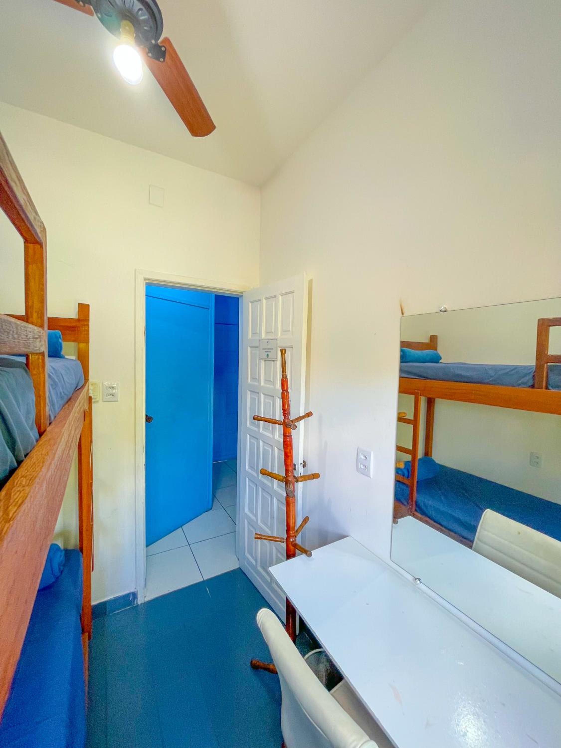 Onça da Praia Hostel