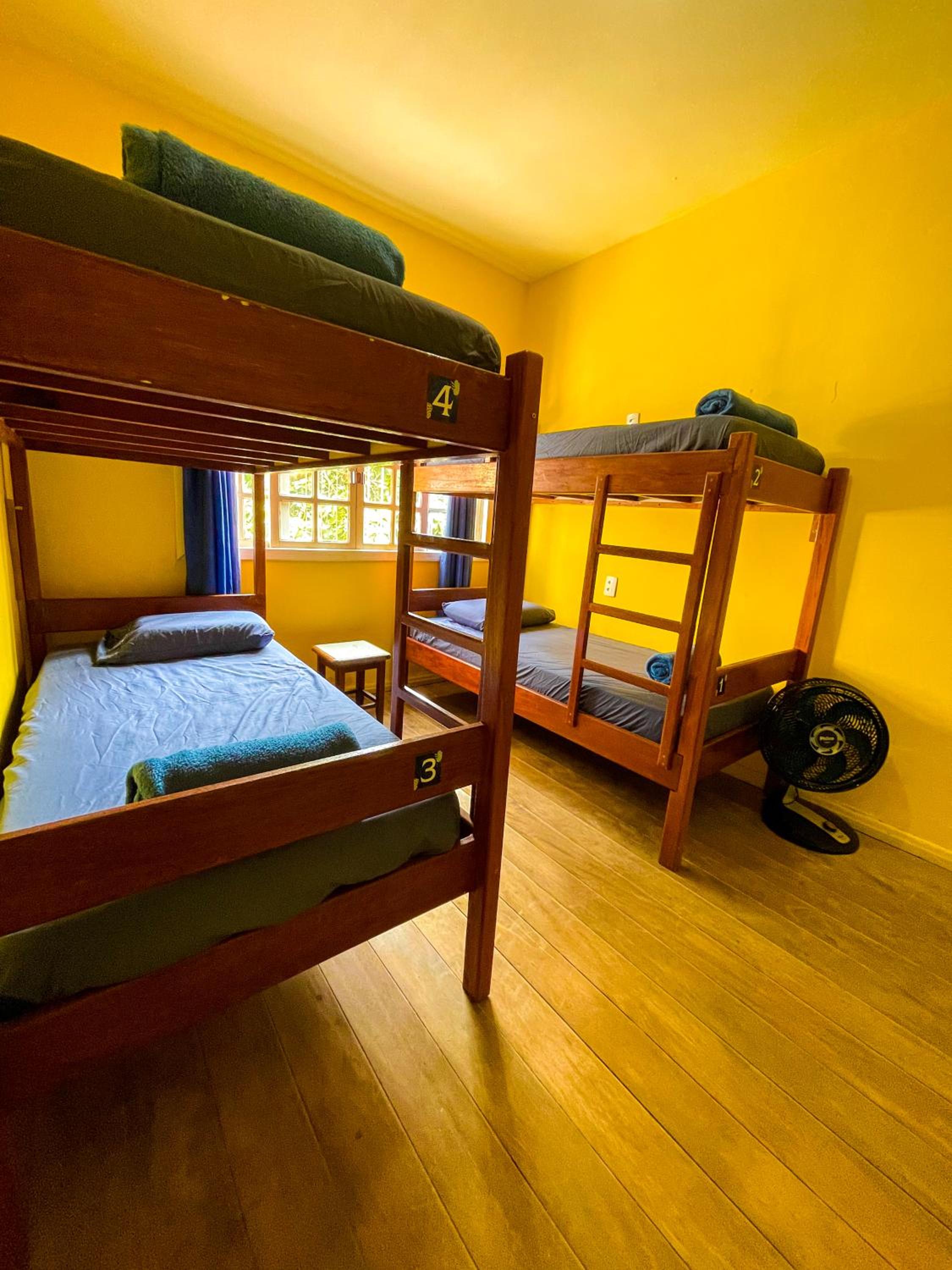 Onça da Praia Hostel