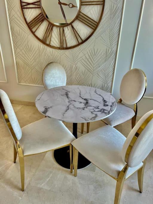 Stunning & ultra central 3 bed, walk everywhere! view 4