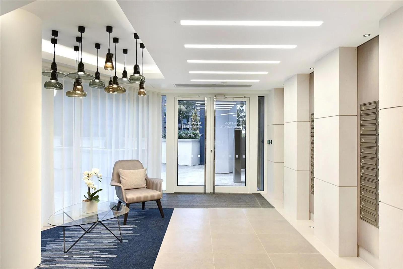 Luxury 1 bed Apartment with balcony view 2