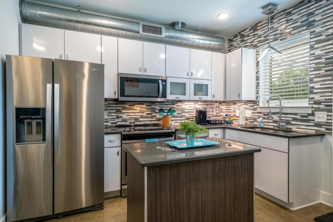 Photograph supplied for Modern Townhome, w/ Downtown Views, Rooftop Deck only 6min to Broadway