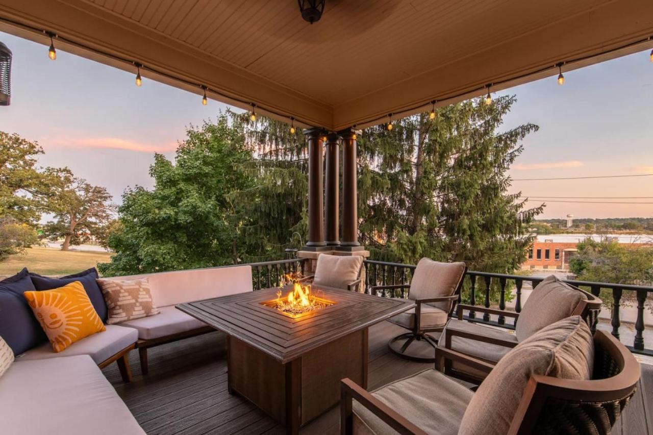 Lively Mansion of Davenport view 3
