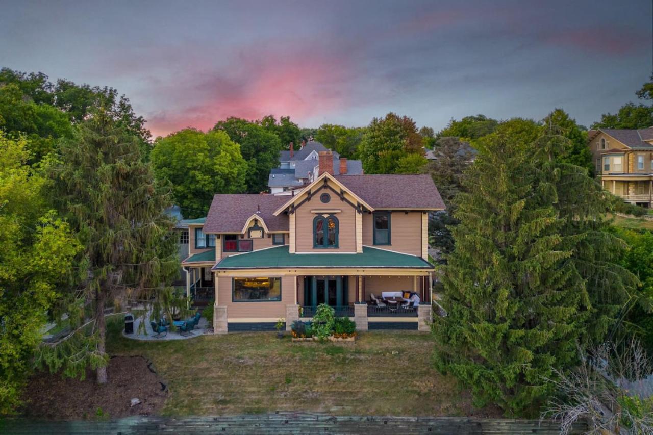 Lively Mansion of Davenport view 5