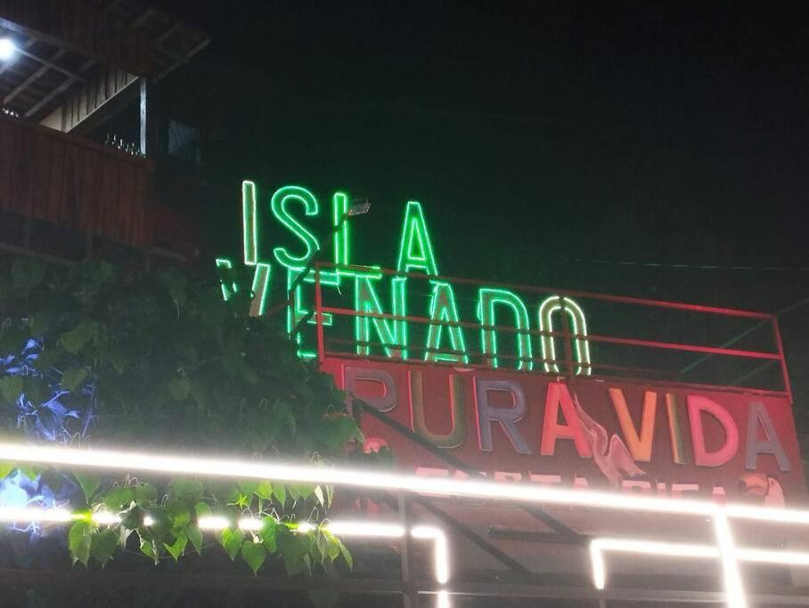 Mágica cabaña en medio del bosque en Isla Venado