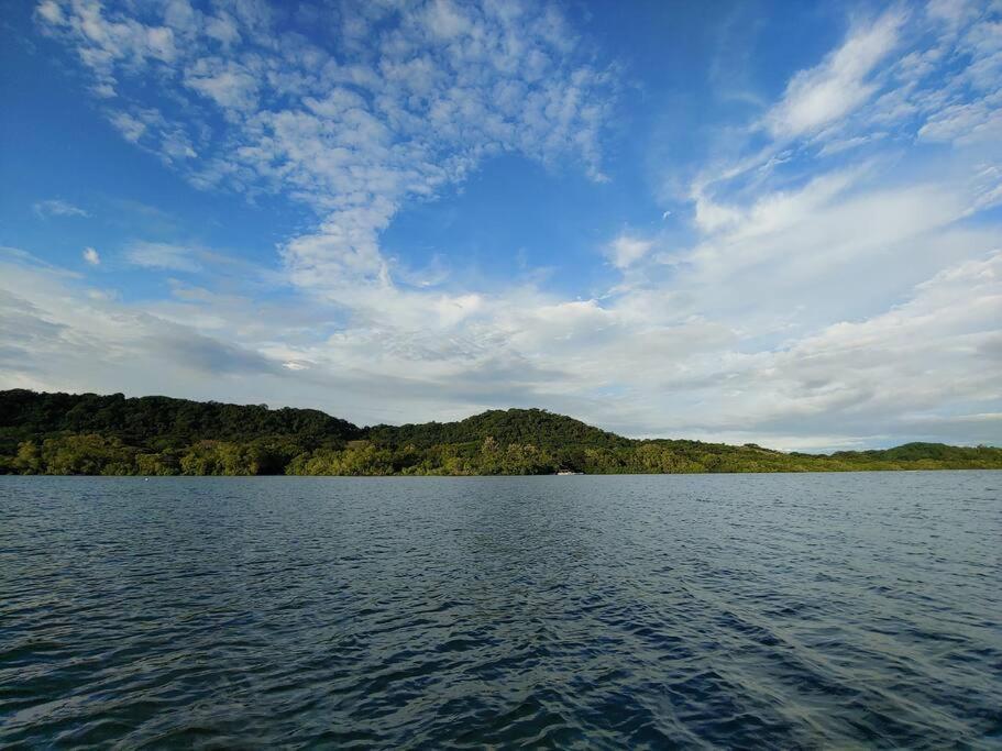 Mágica cabaña en medio del bosque en Isla Venado