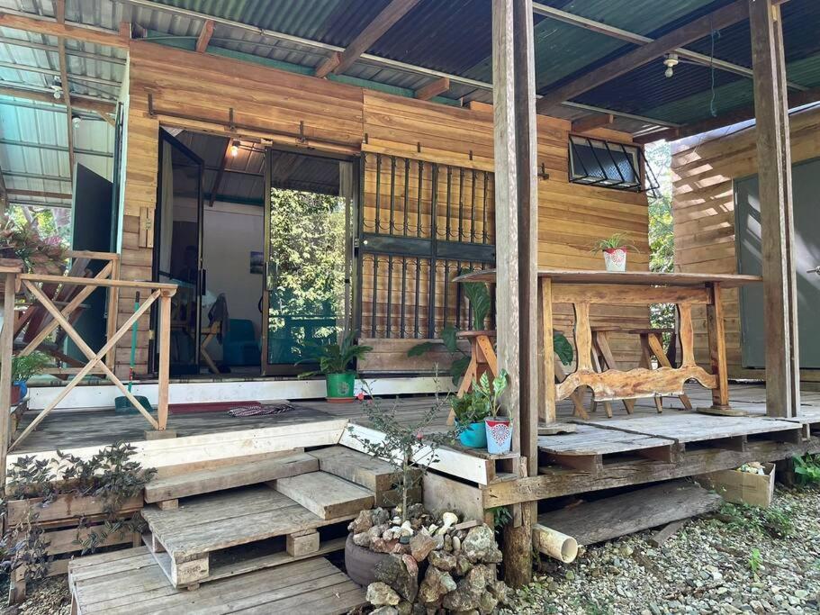 Mágica cabaña en medio del bosque en Isla Venado