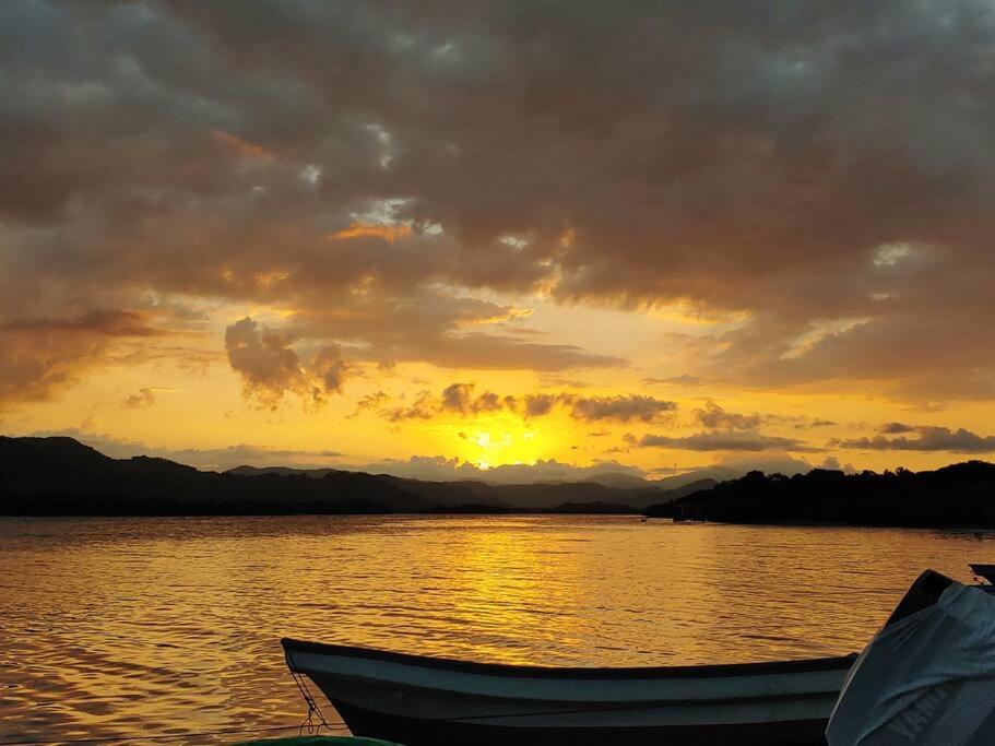 Mágica cabaña en medio del bosque en Isla Venado