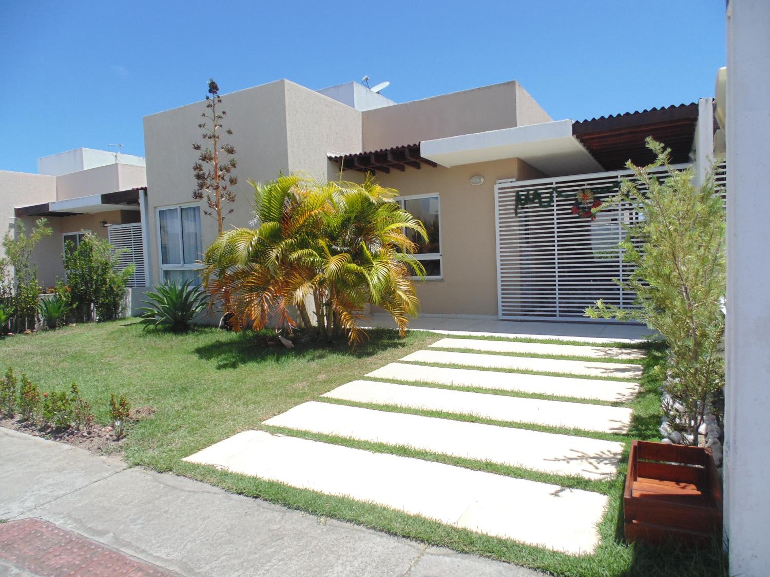 Linda Casa com Piscina em Condomínio Fechado na Praia do Francês