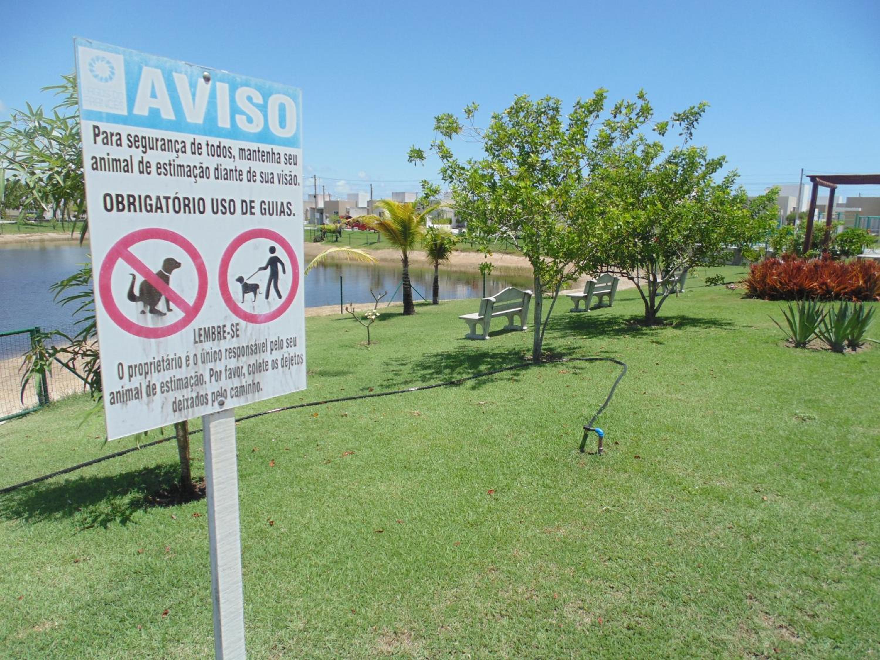 Linda Casa com Piscina em Condomínio Fechado na Praia do Francês