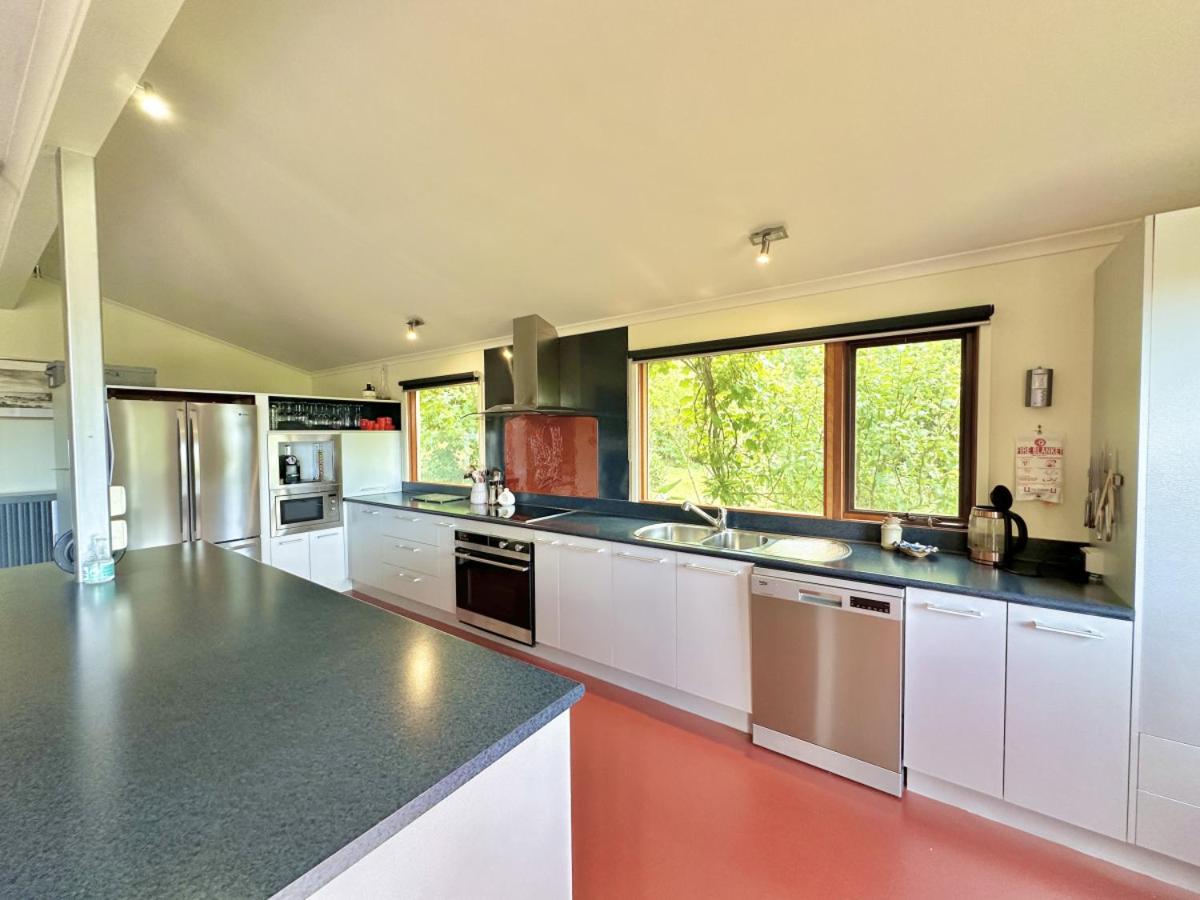 Kahmahnee - Apollo Bay dog friendly retreat - Property Image 3