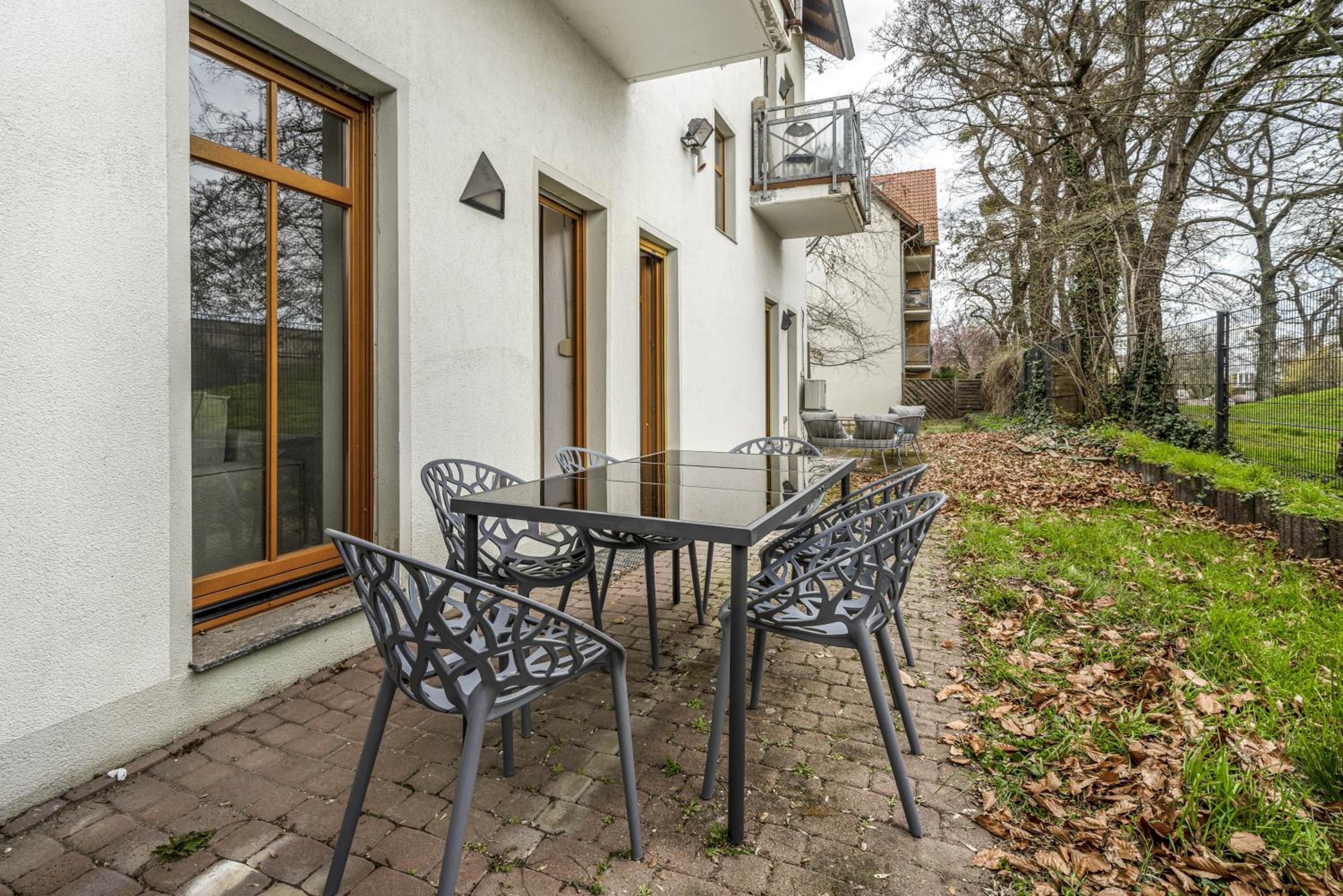 LeHaStays - Apartments Buckau 16a I Küche I Smart TV mit Netflix I toller Innenhof