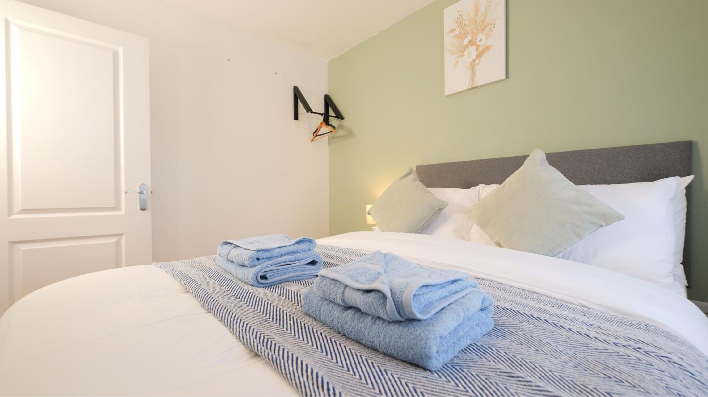 Central Getaway House with Parking, Garden, Wi-Fi view 3