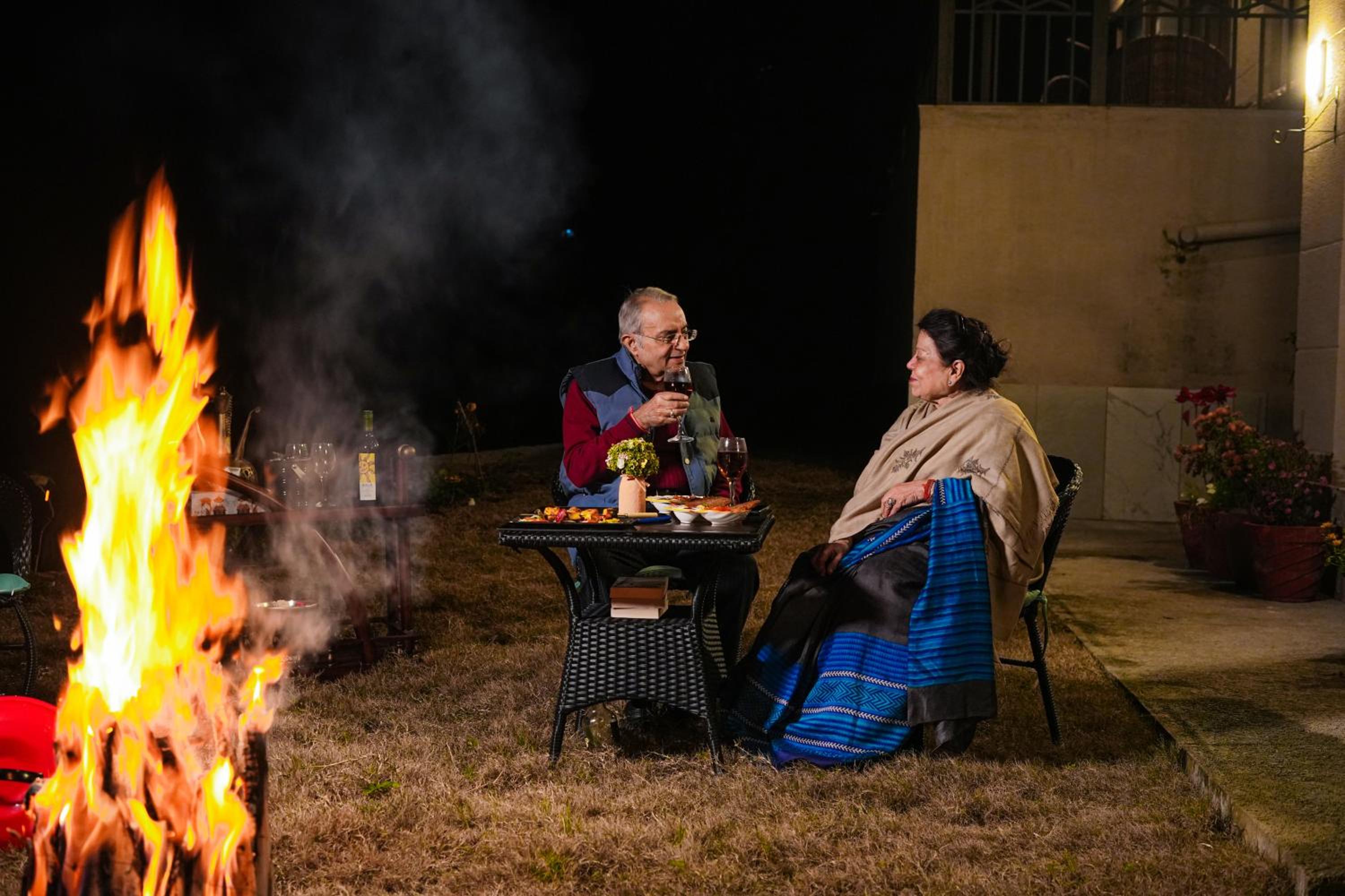 SaffronStays Edelweiss Bluebell House - 3BR English home with Himalayan peak views, bonfire & reading nook