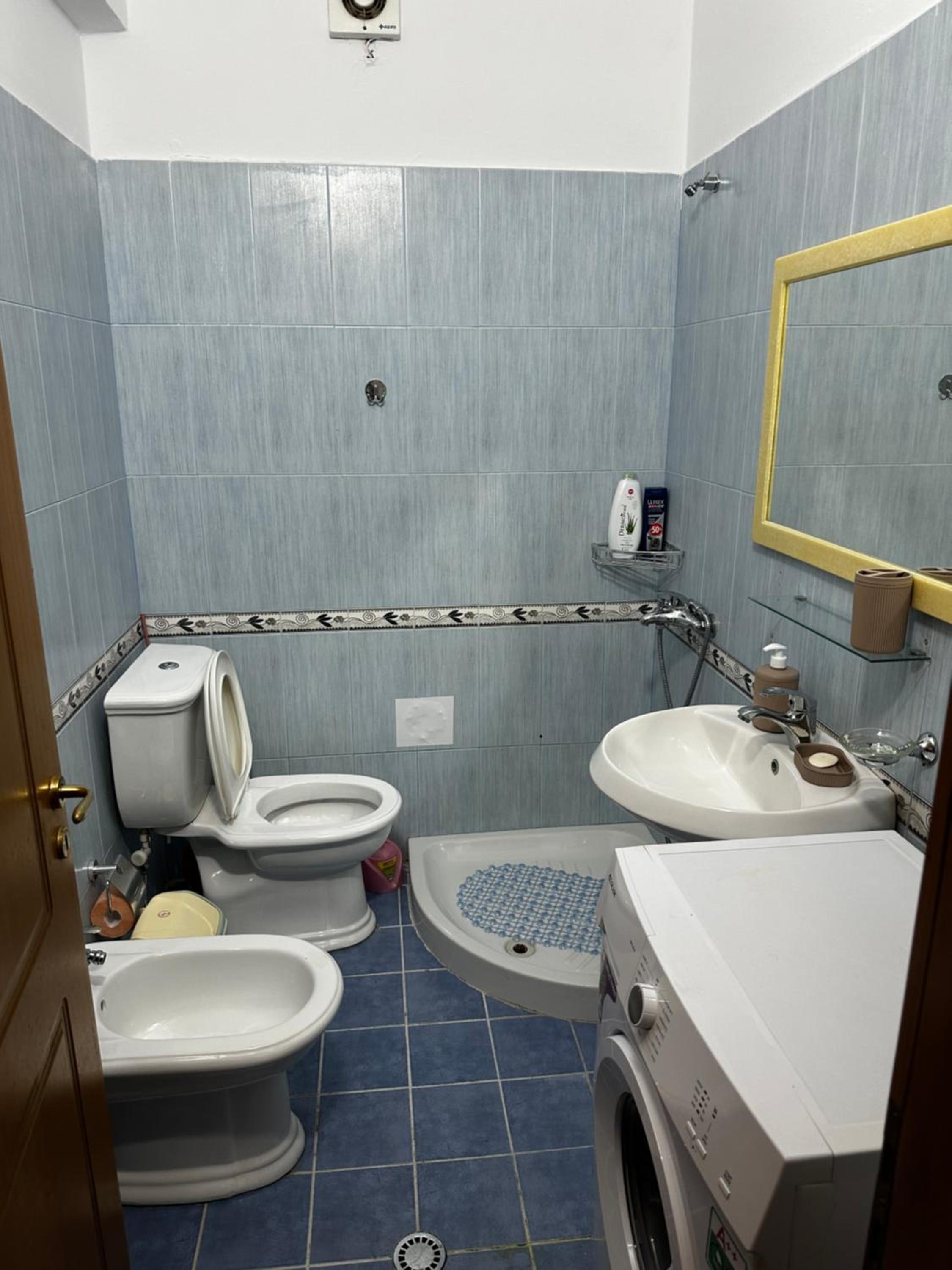 Xhoni Apartment
