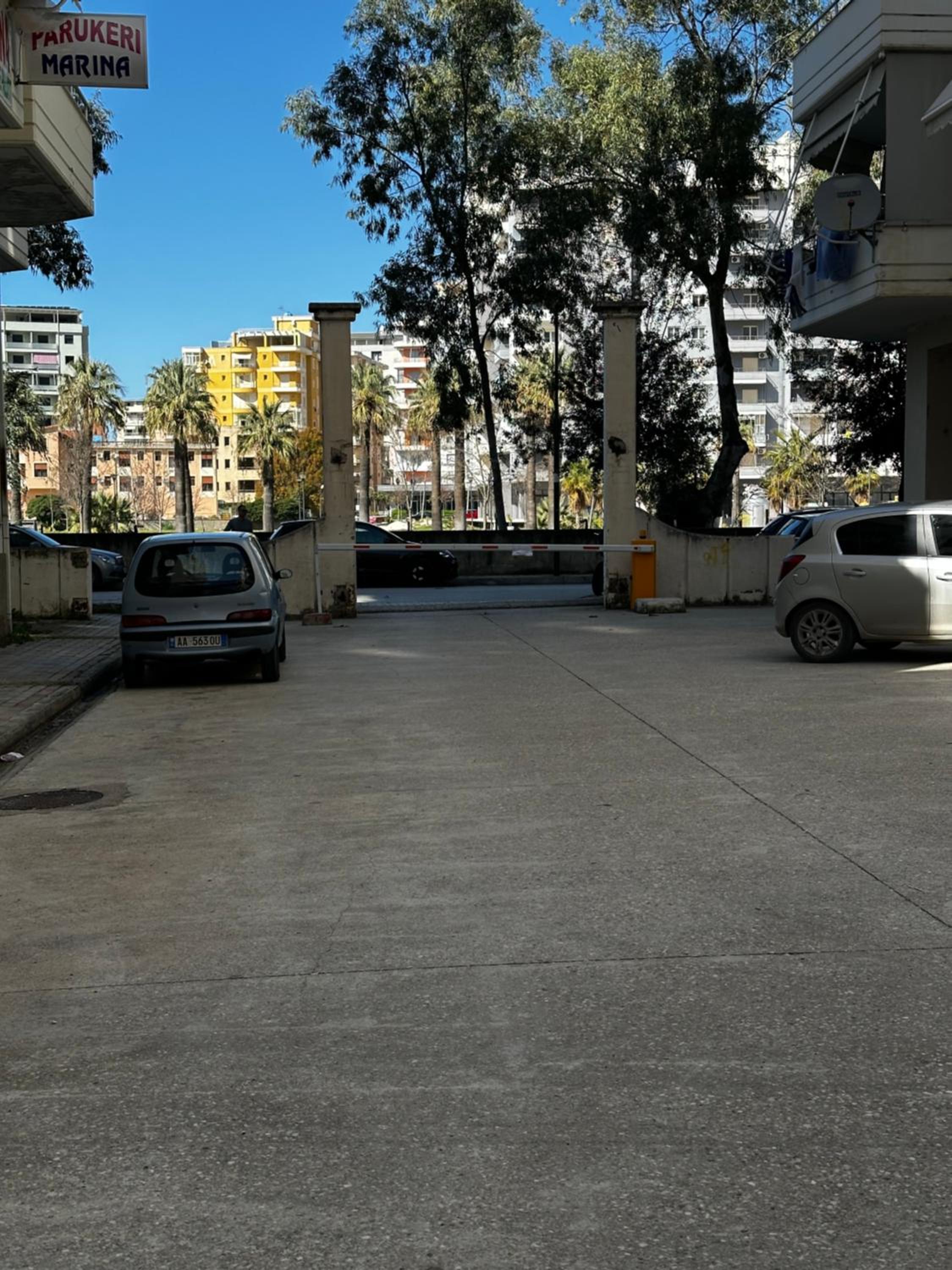 Xhoni Apartment