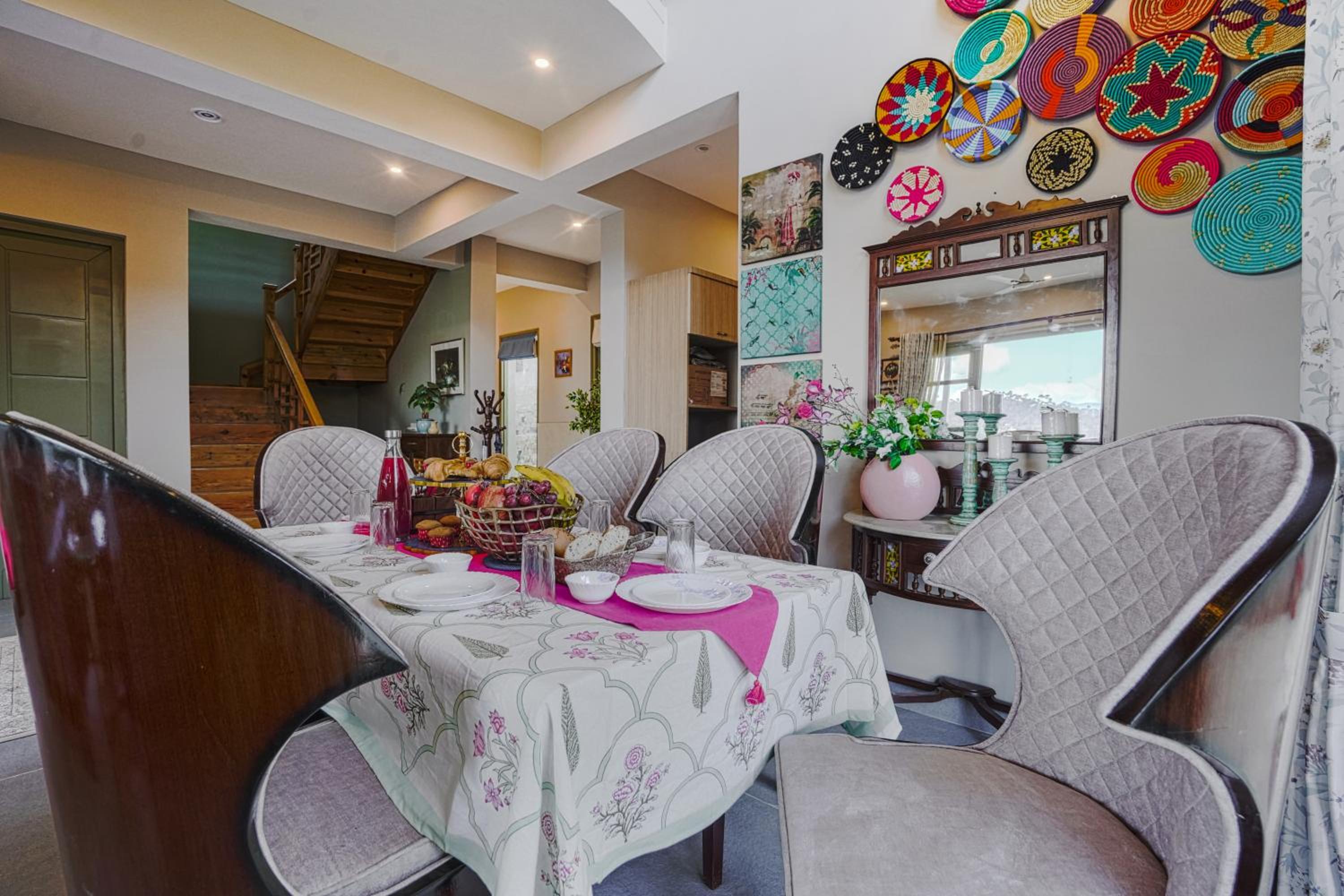 SaffronStays Edelweiss Bluebell House - 3BR English home with Himalayan peak views, bonfire & reading nook