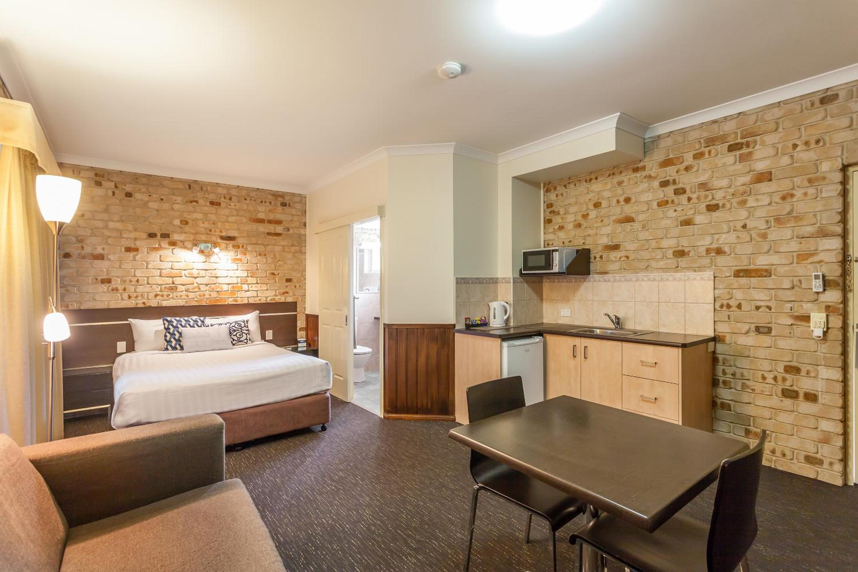 Highlander Motor Inn