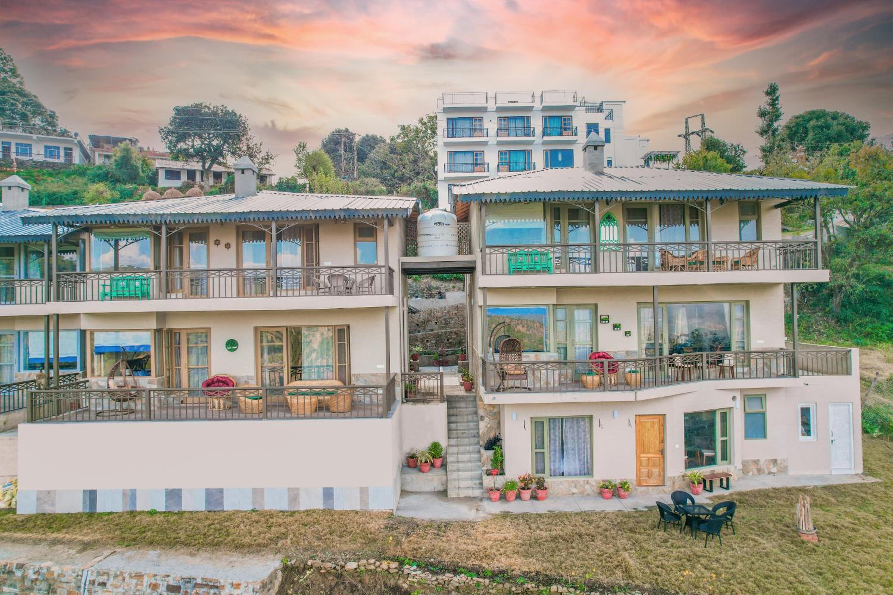 SaffronStays Edelweiss Bluebell House - 3BR English home with Himalayan peak views, bonfire & reading nook