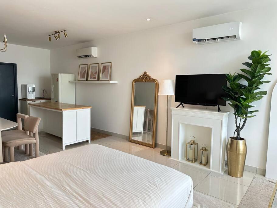 The Gilded Studio Petaling Jaya with city view photo 2