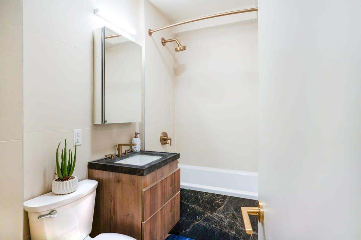 52-3DE Newly renovated 2BR BTH Midtown East