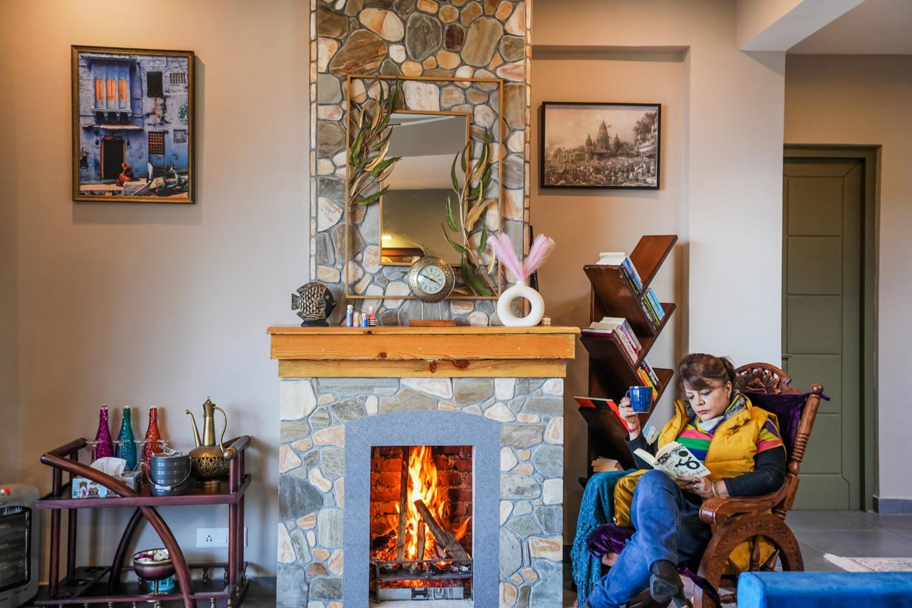 SaffronStays Edelweiss Bluebell House - 3BR English home with Himalayan peak views, bonfire & reading nook
