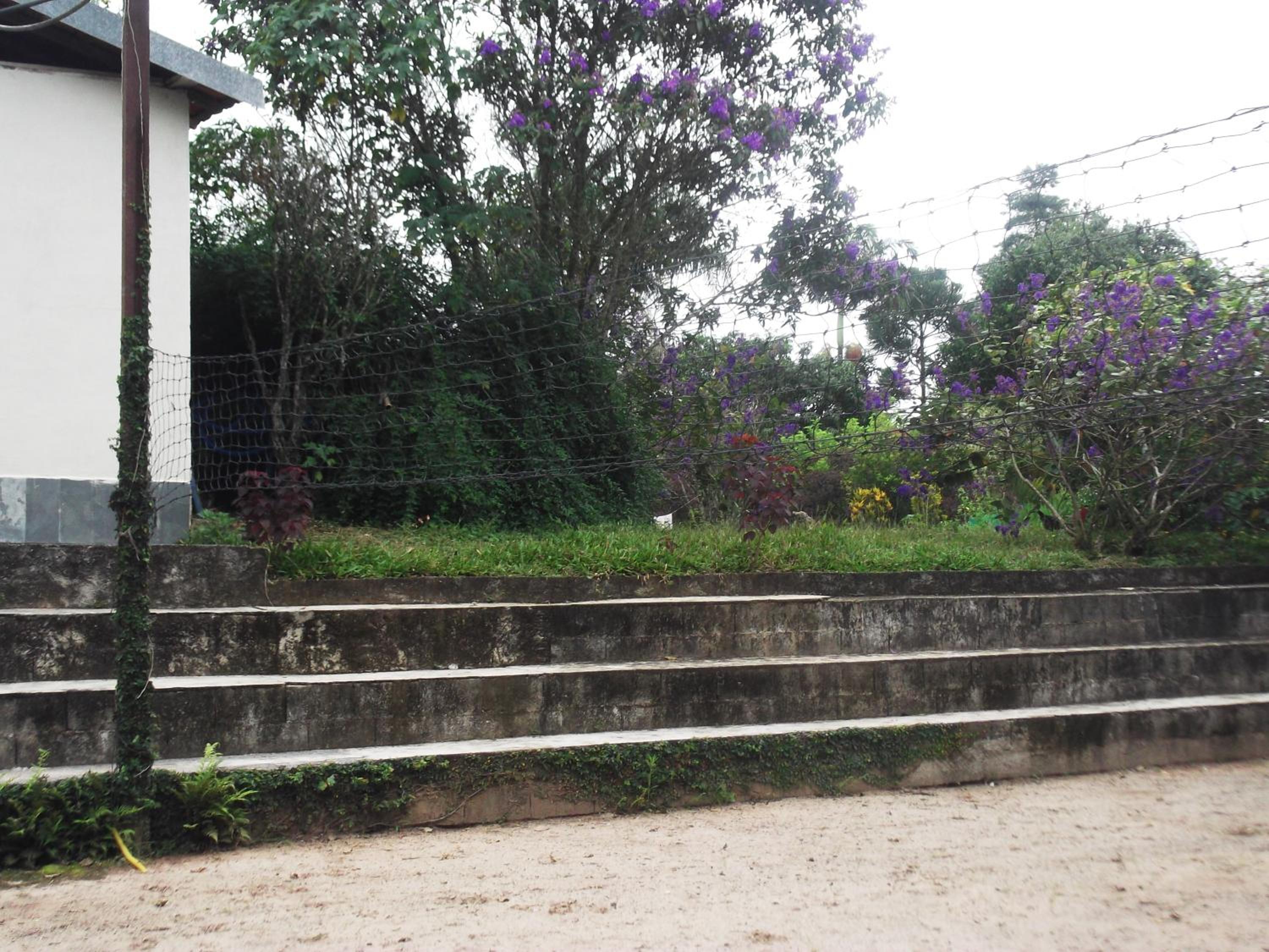 Sítio Colina das Flores. Lugar Encantador com Piscina para Grupos