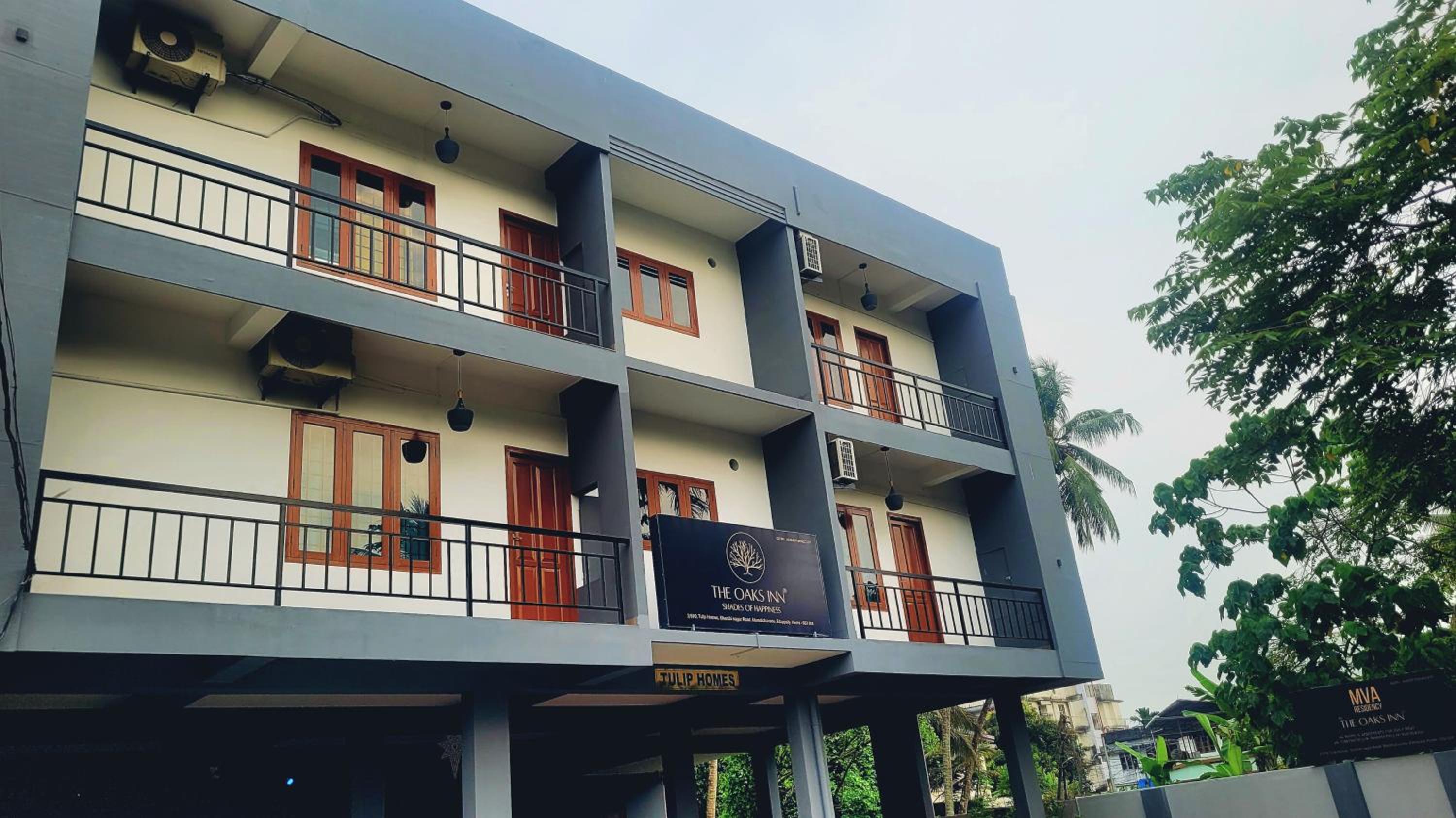 Tulip Homes by The Oaks Inn view 2