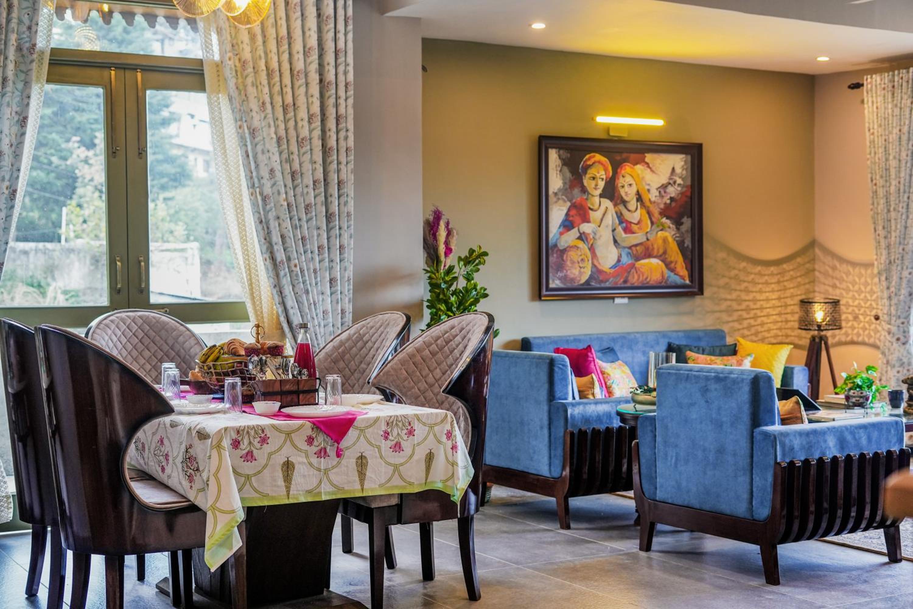 SaffronStays Edelweiss Bluebell House - 3BR English home with Himalayan peak views, bonfire & reading nook