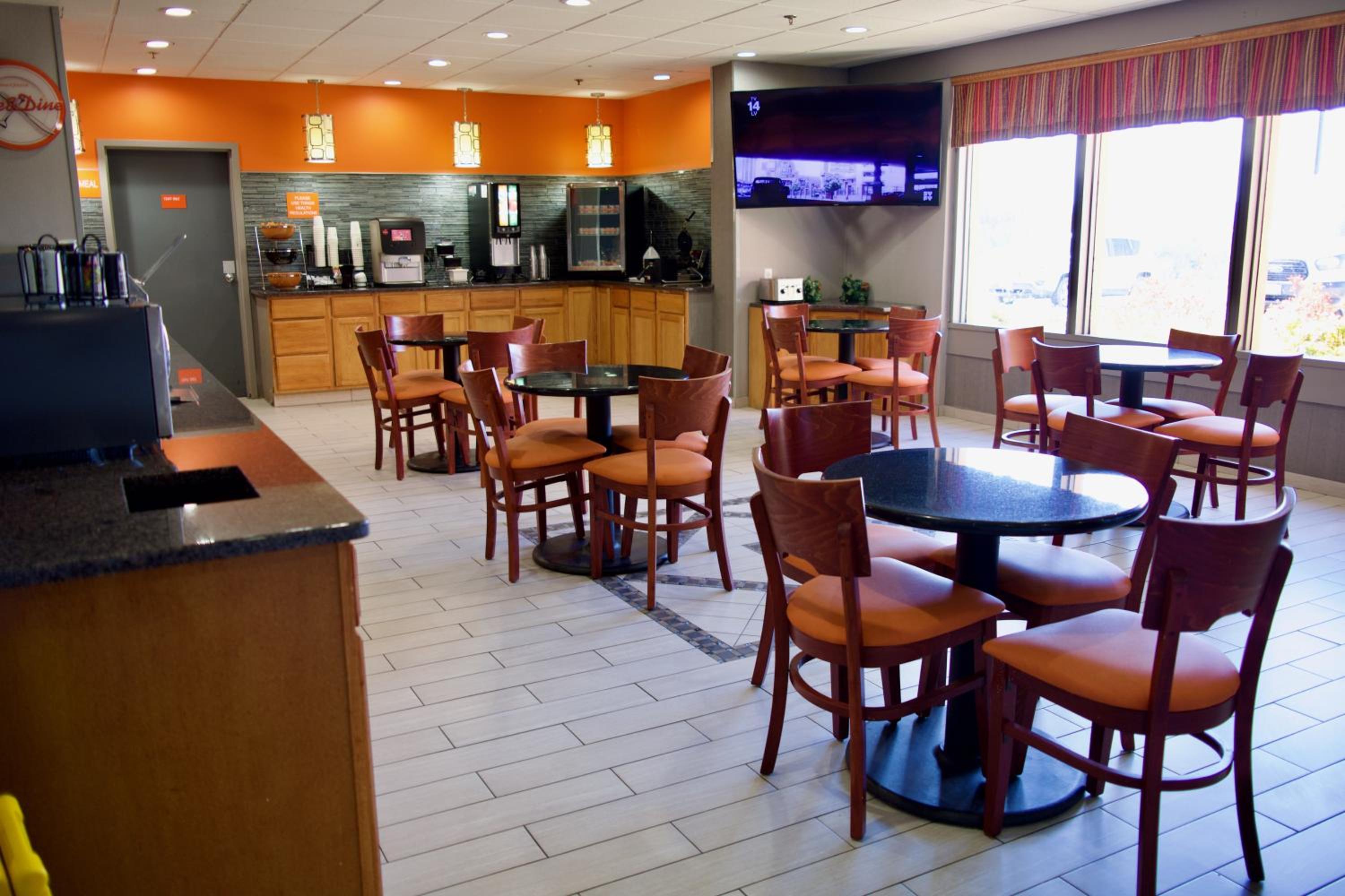 Lexington Vacations - Howard Johnson by Wyndham Lexington - Property Image 1