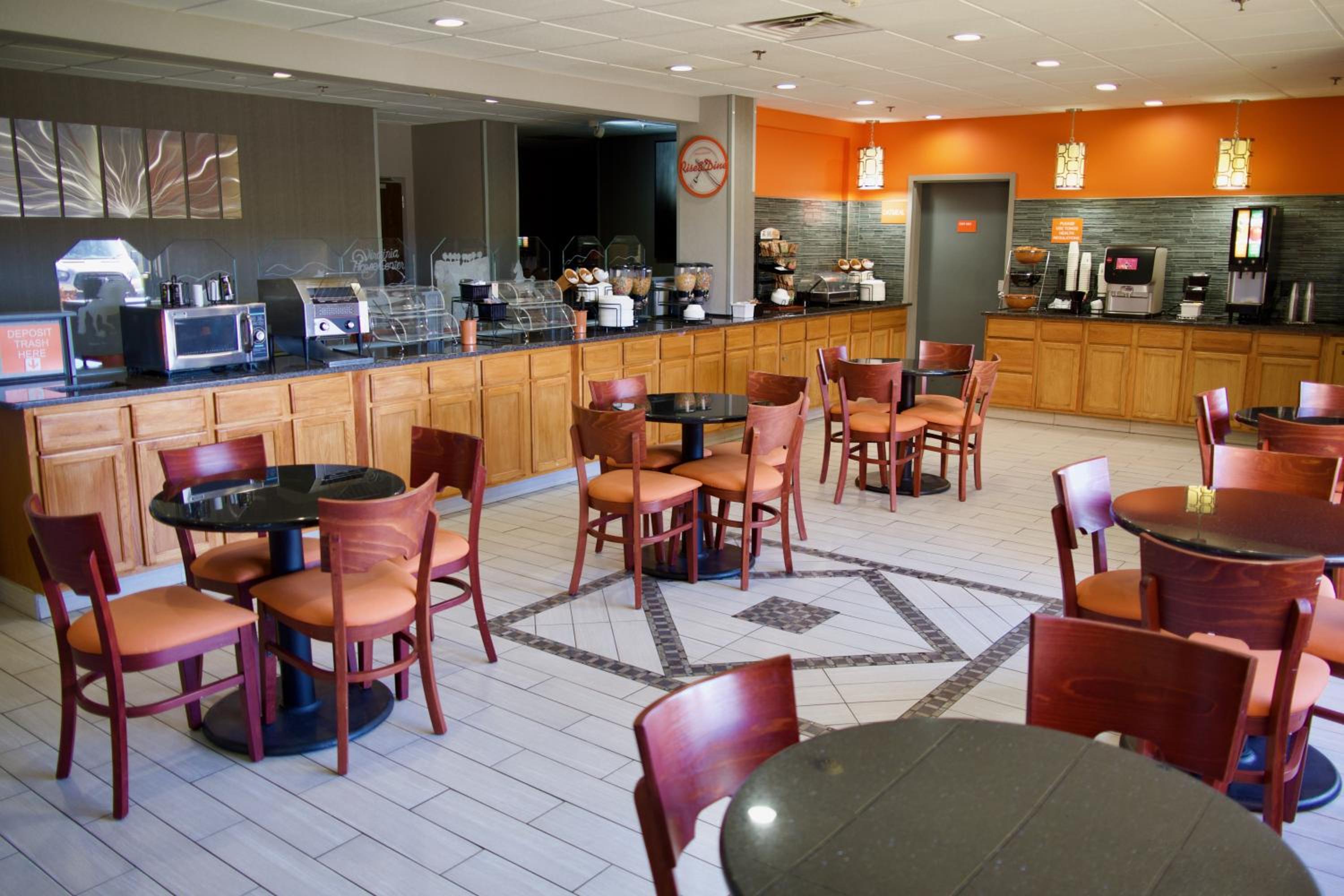 Lexington Vacations - Howard Johnson by Wyndham Lexington - Property Image 5