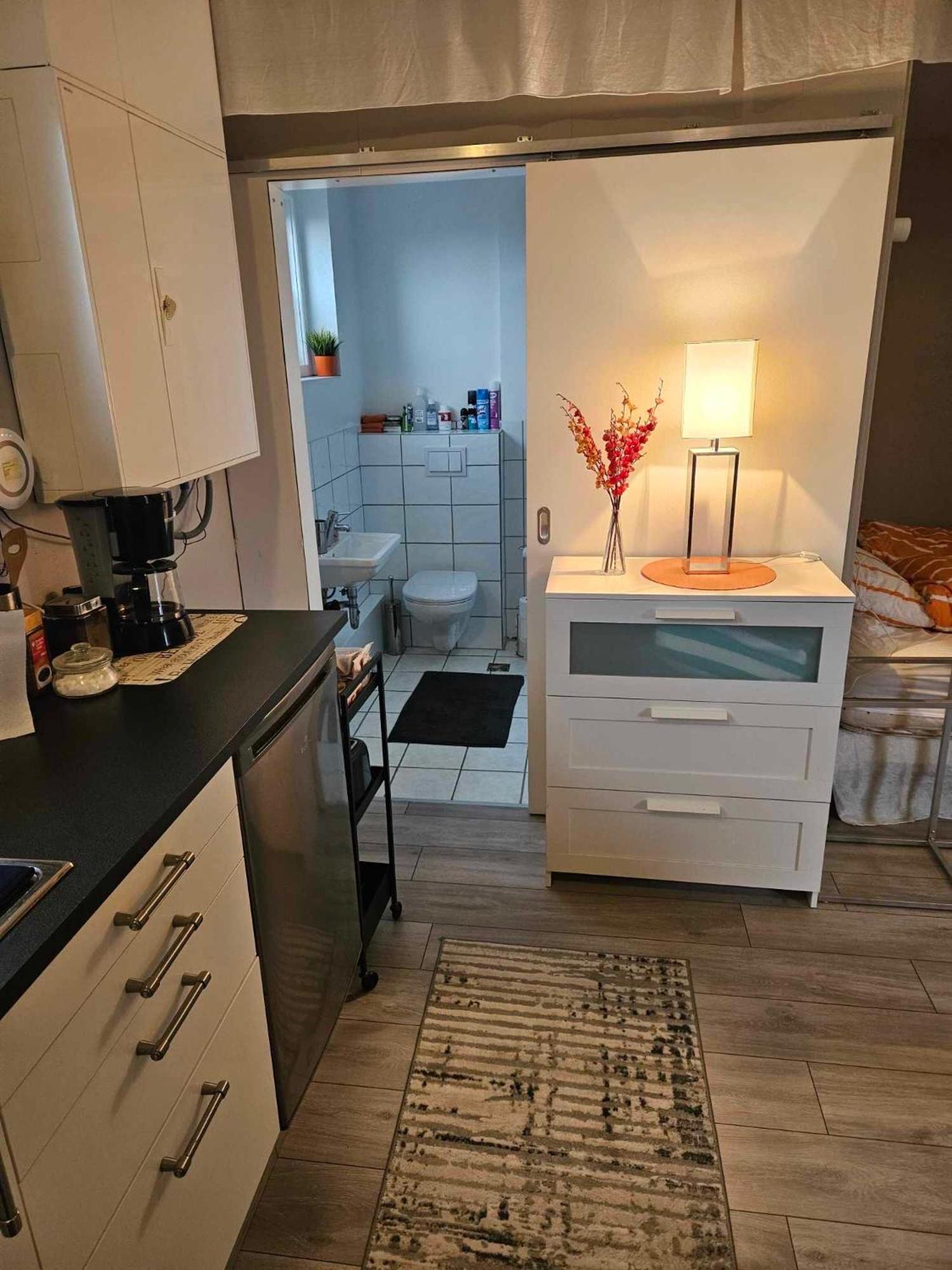 Private studio apartment near the airport