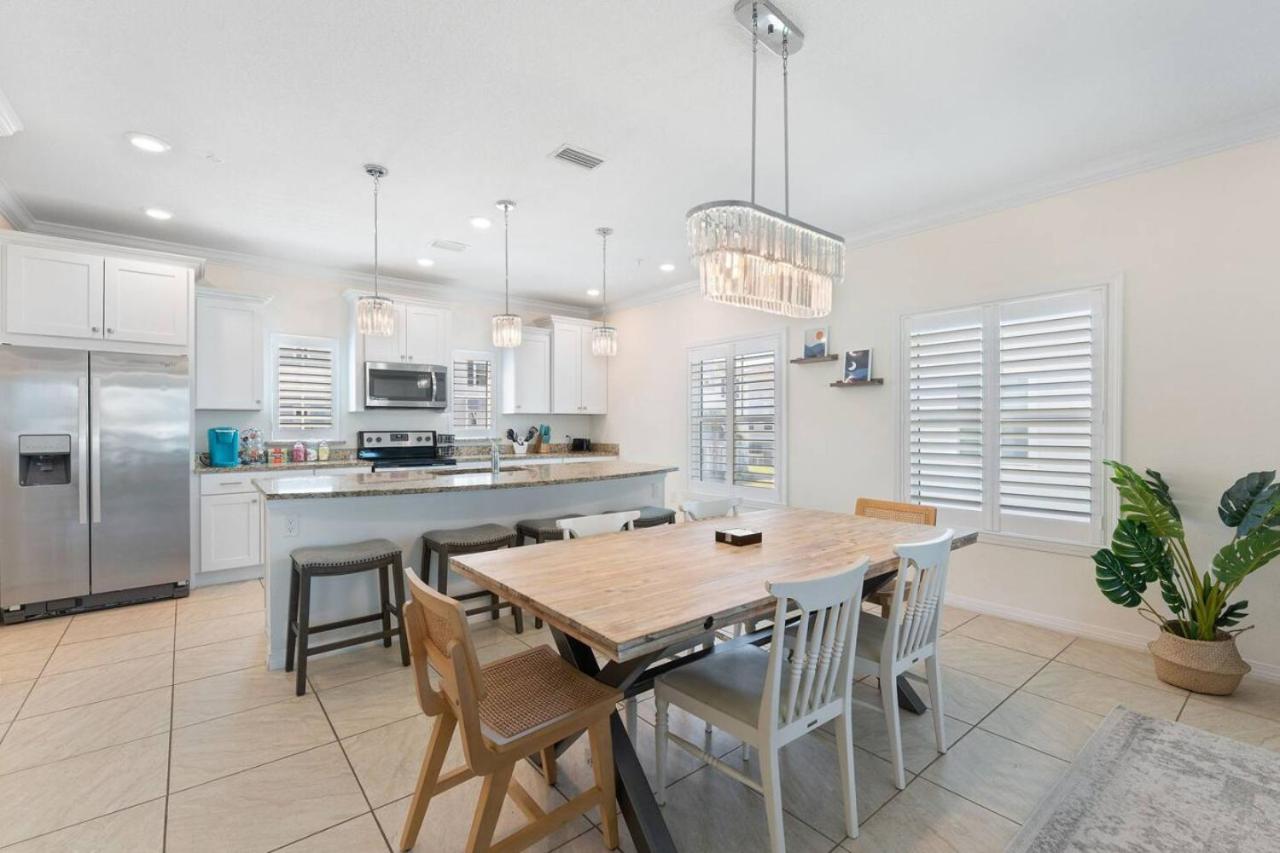Pool, Beach Club, Spacious 2bd, Sleeps 8 view 3