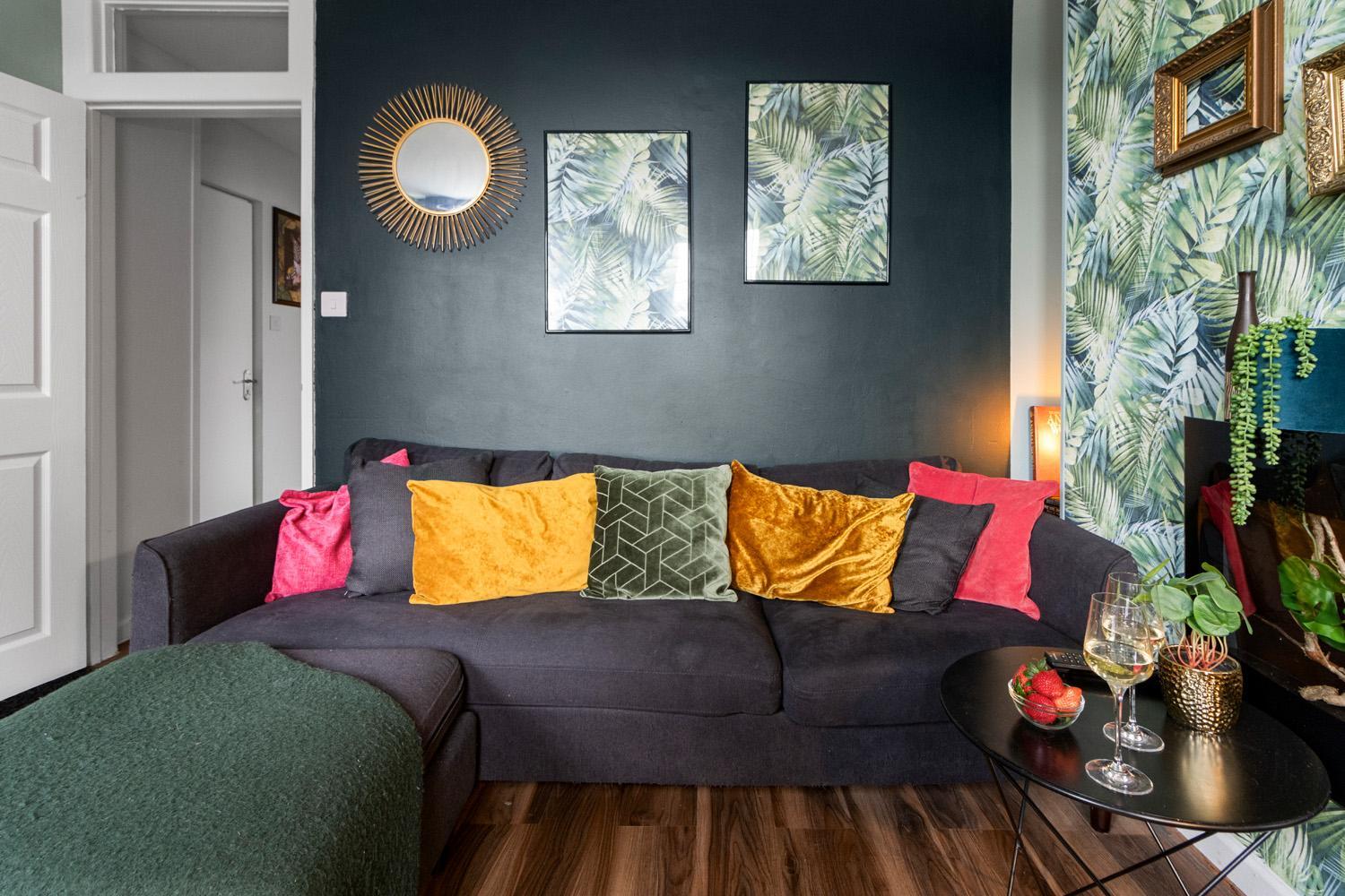 Stylish 2 Bed Apartment Near Beach, Parking, Wifi, Netflix view 4