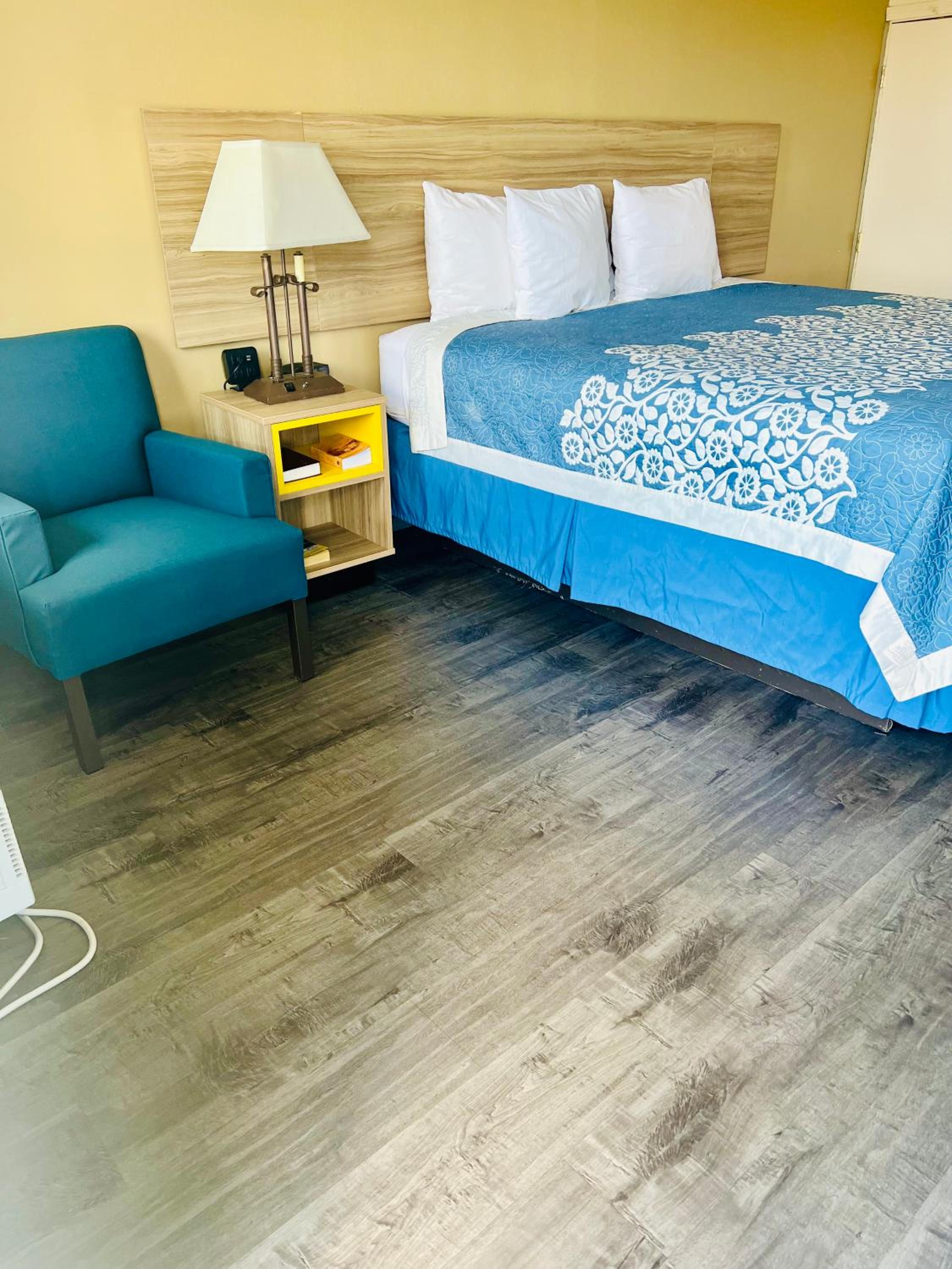Fort Wayne Vacations - Days Inn by Wyndham Fort Wayne - Property Image 10