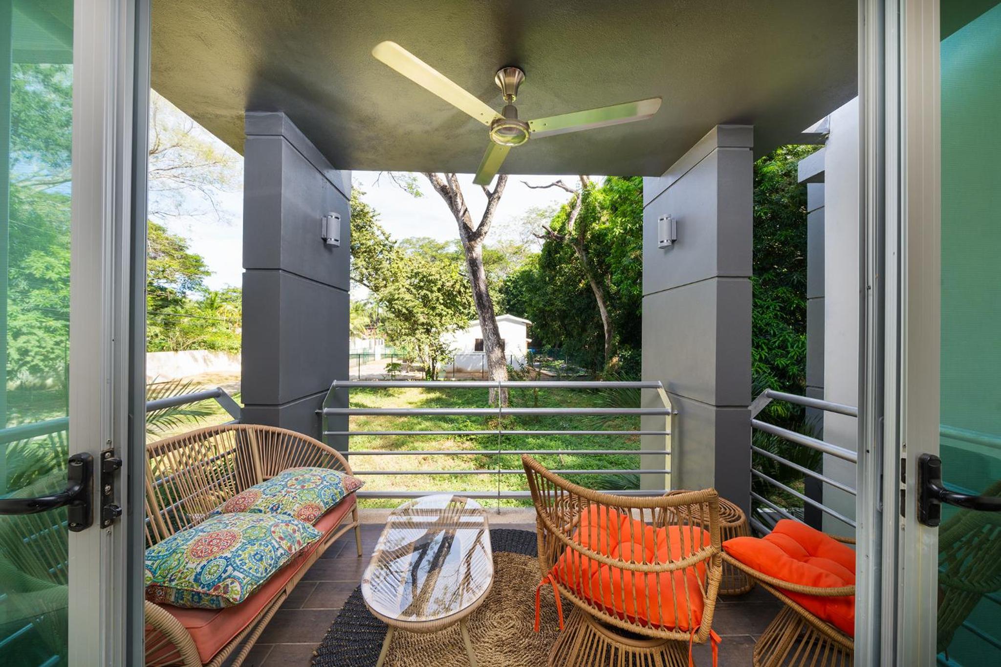 Condo Casa Blanca 6 - modern 2BR,2BA near to Beach & Town